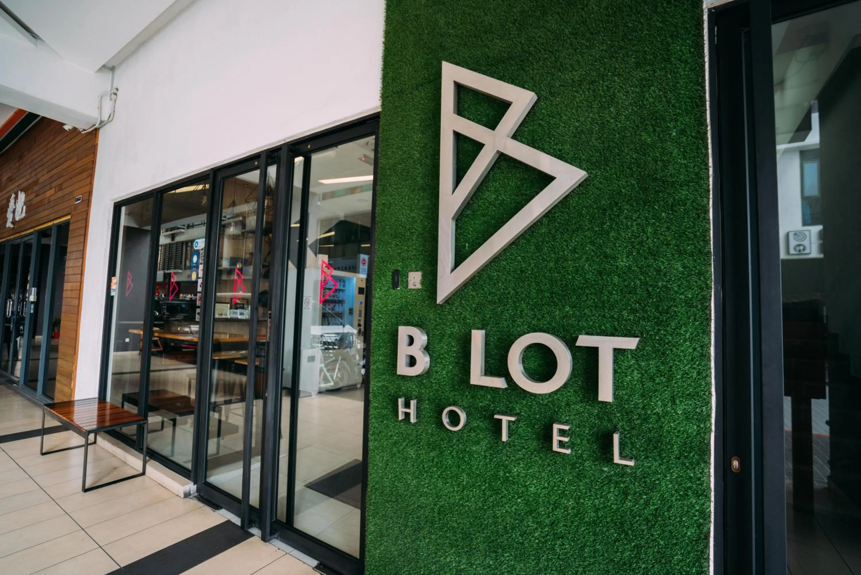 Facade/entrance in B Lot Hotel