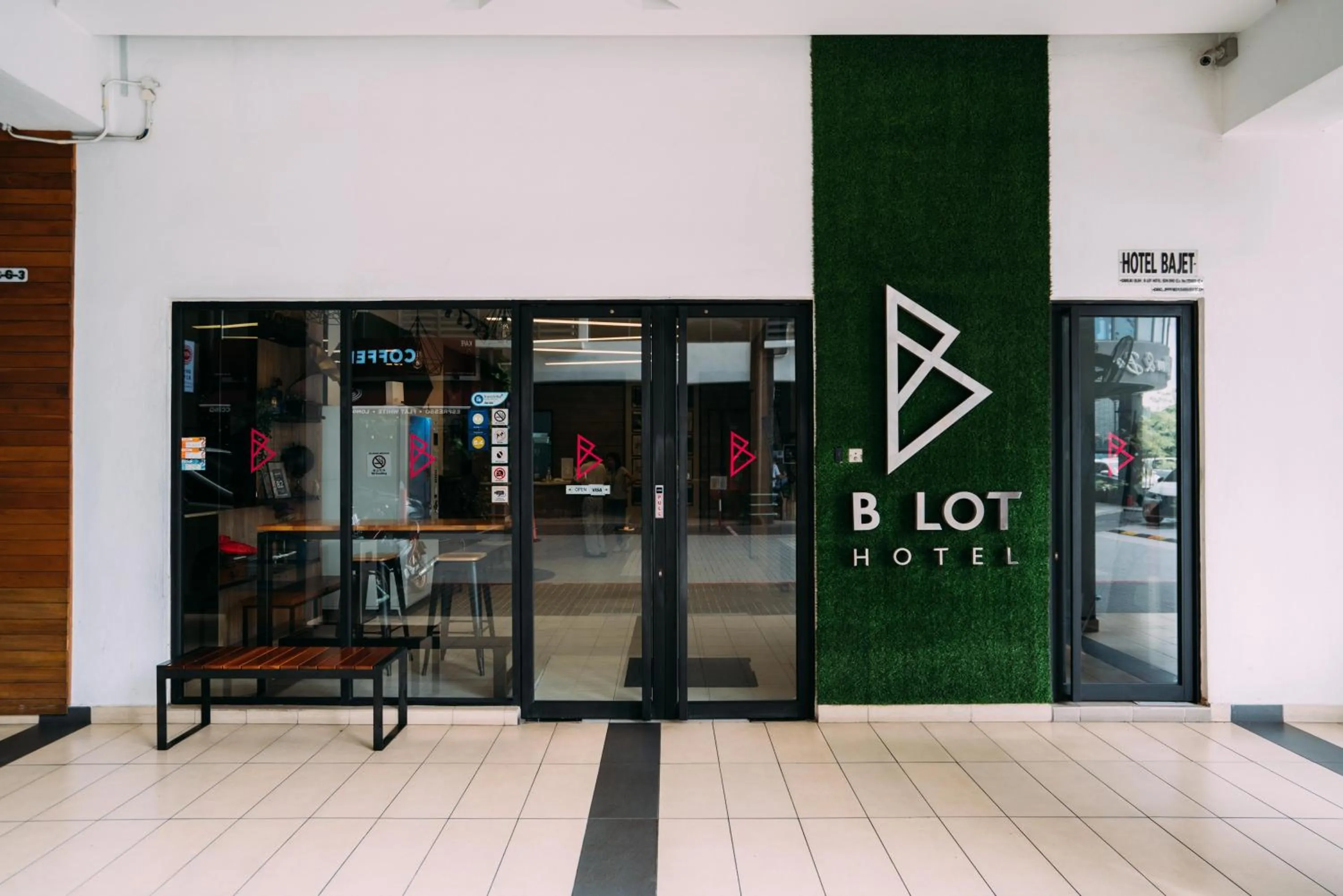 Facade/entrance in B Lot Hotel