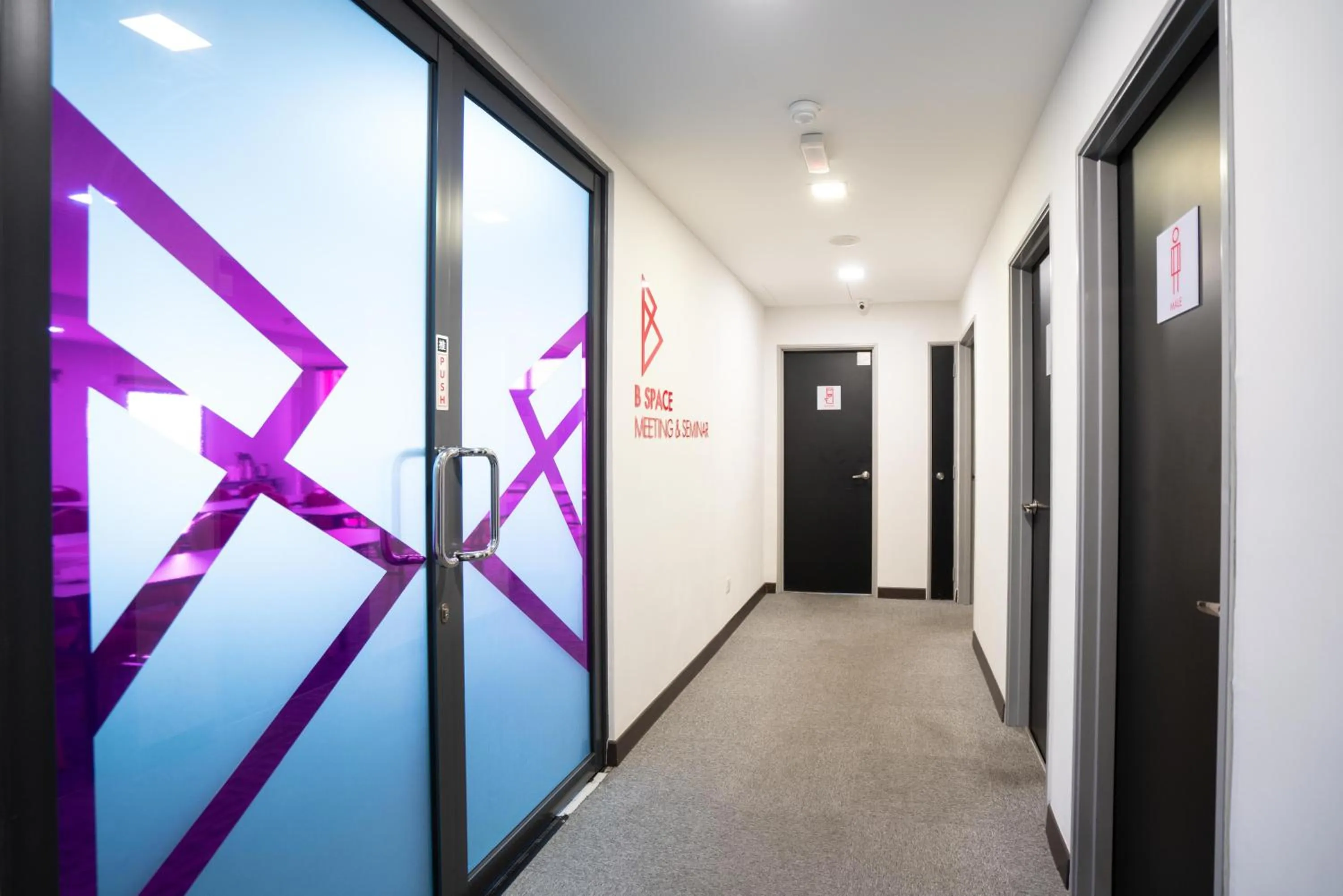 Business facilities in B Lot Hotel