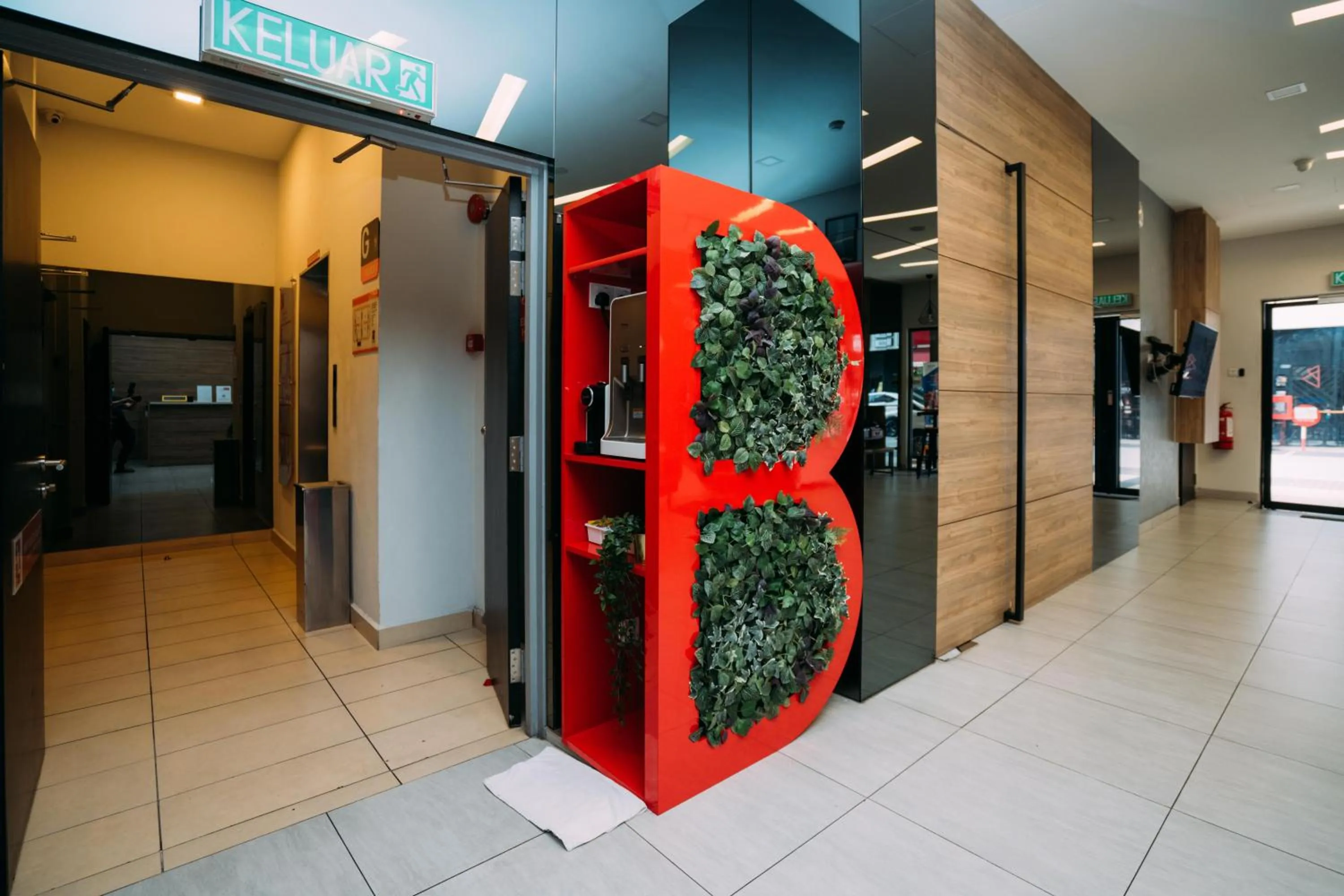 Facade/entrance in B Lot Hotel