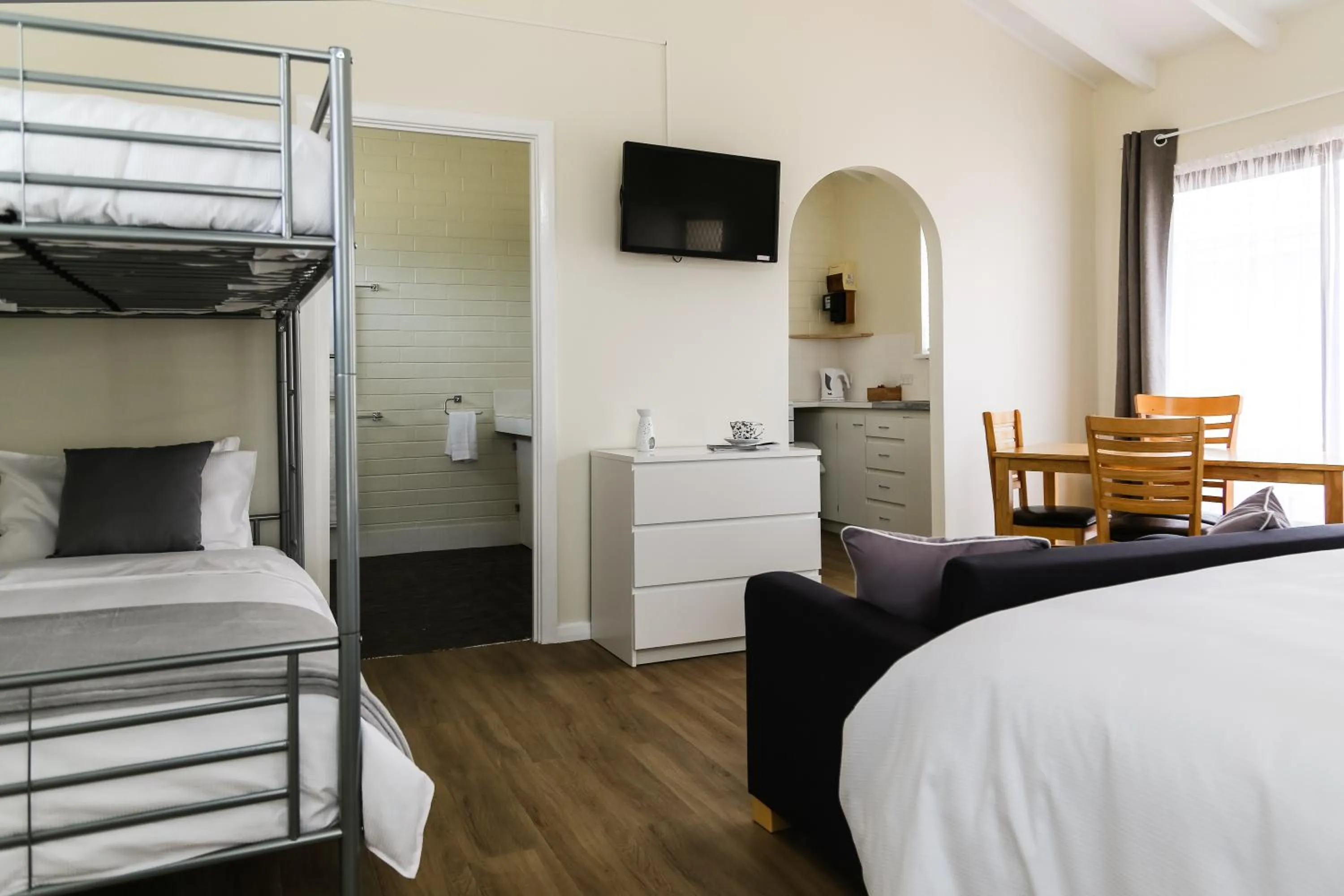 Photo of the whole room in Esperance Coastal Retreat