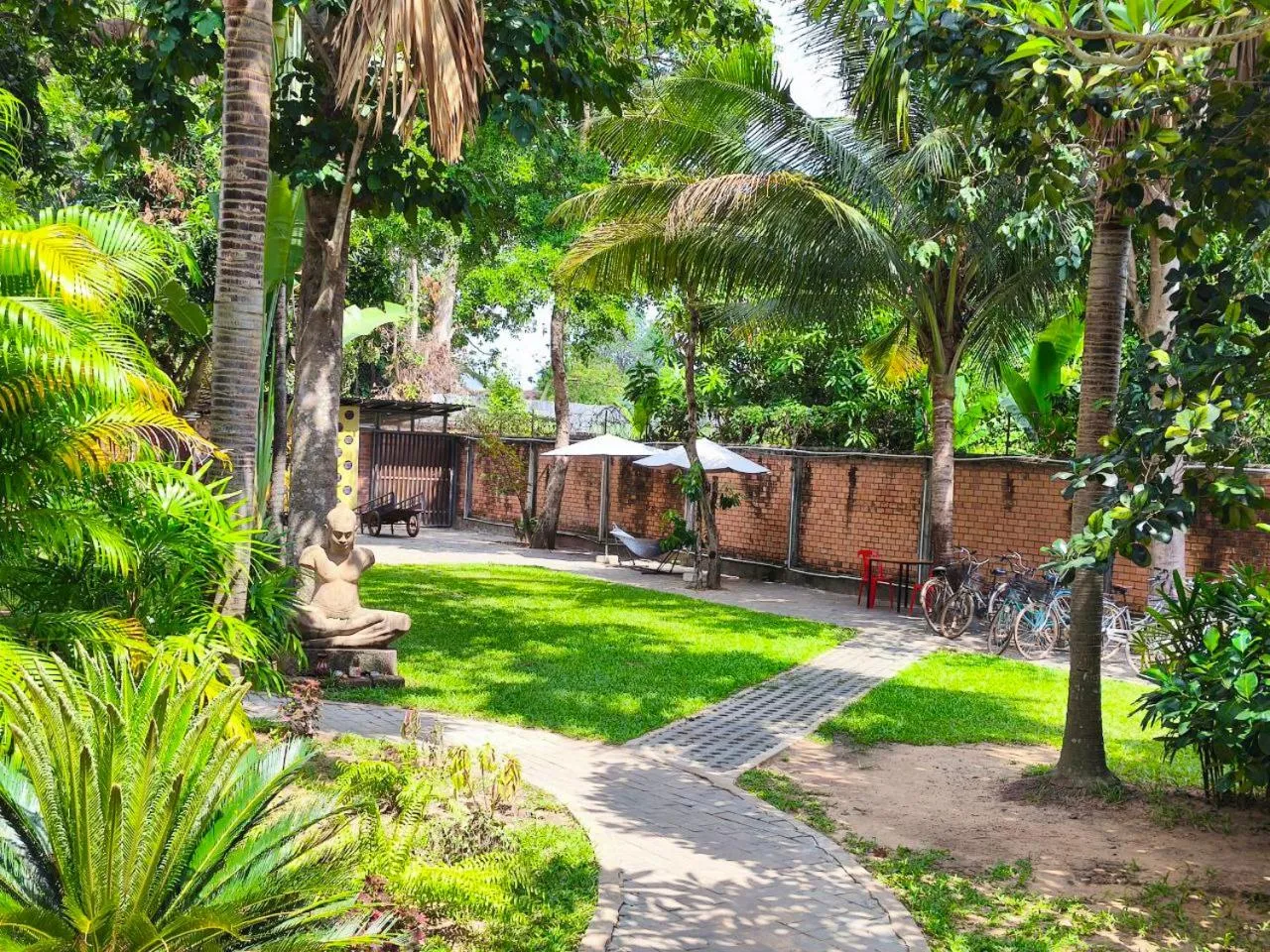 Garden in Sala Baï Hotel & Restaurant School