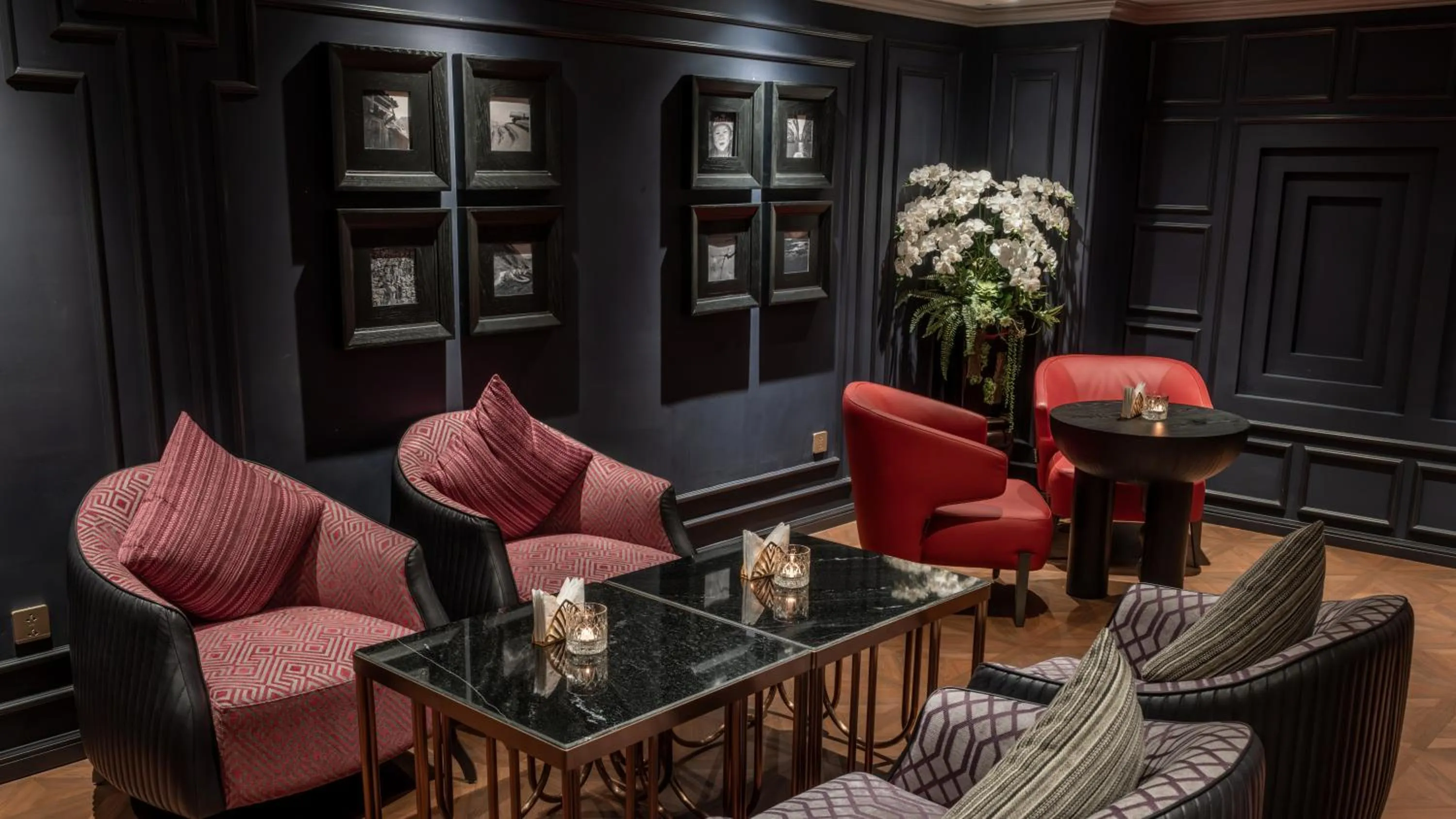 Lounge or bar in Champton Hanoi Hotel