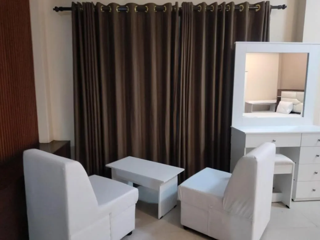 Gnaanams Hotel and Restaurant