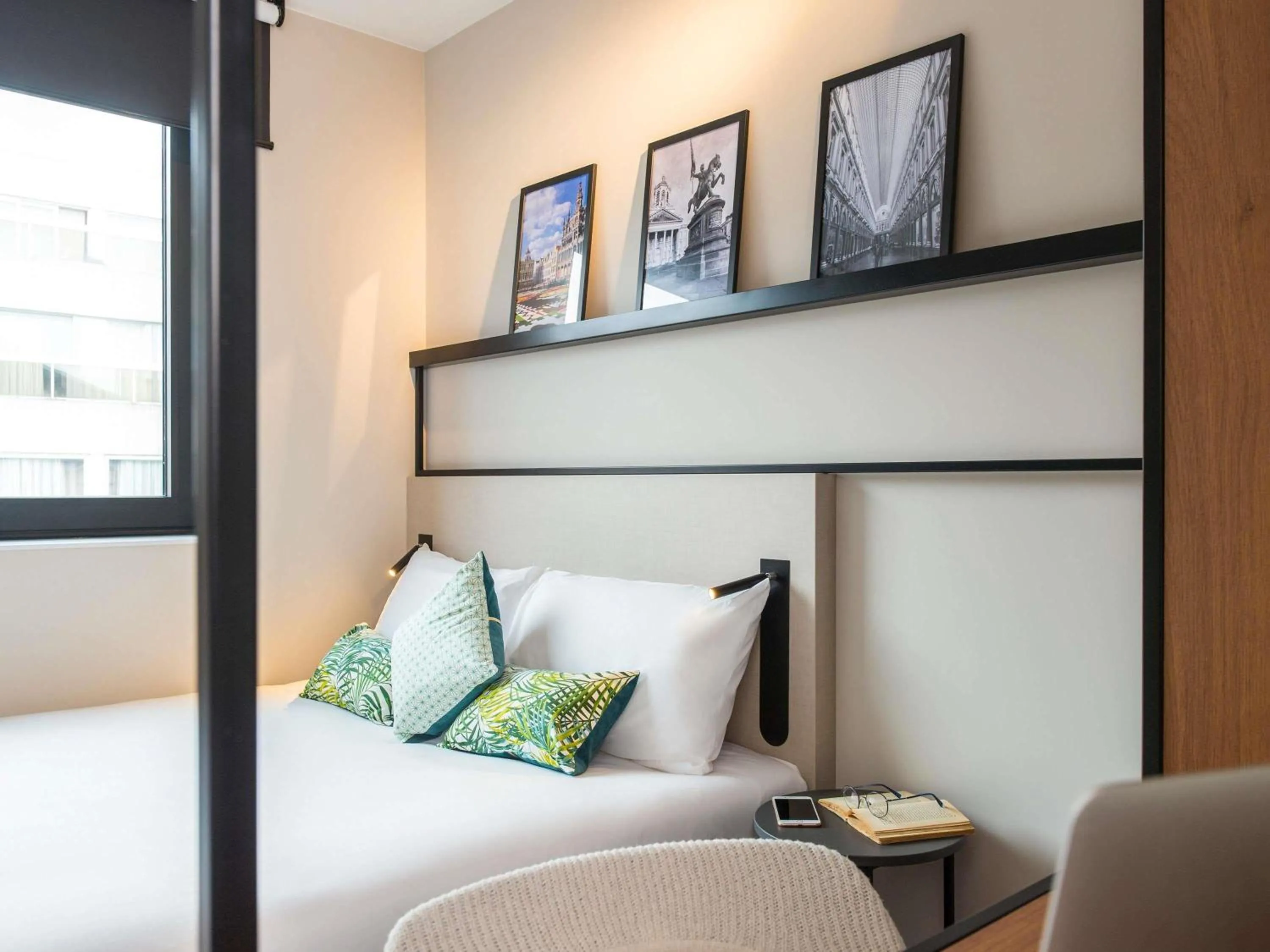 Bedroom, Bed in ibis Brussels Centre Chatelain