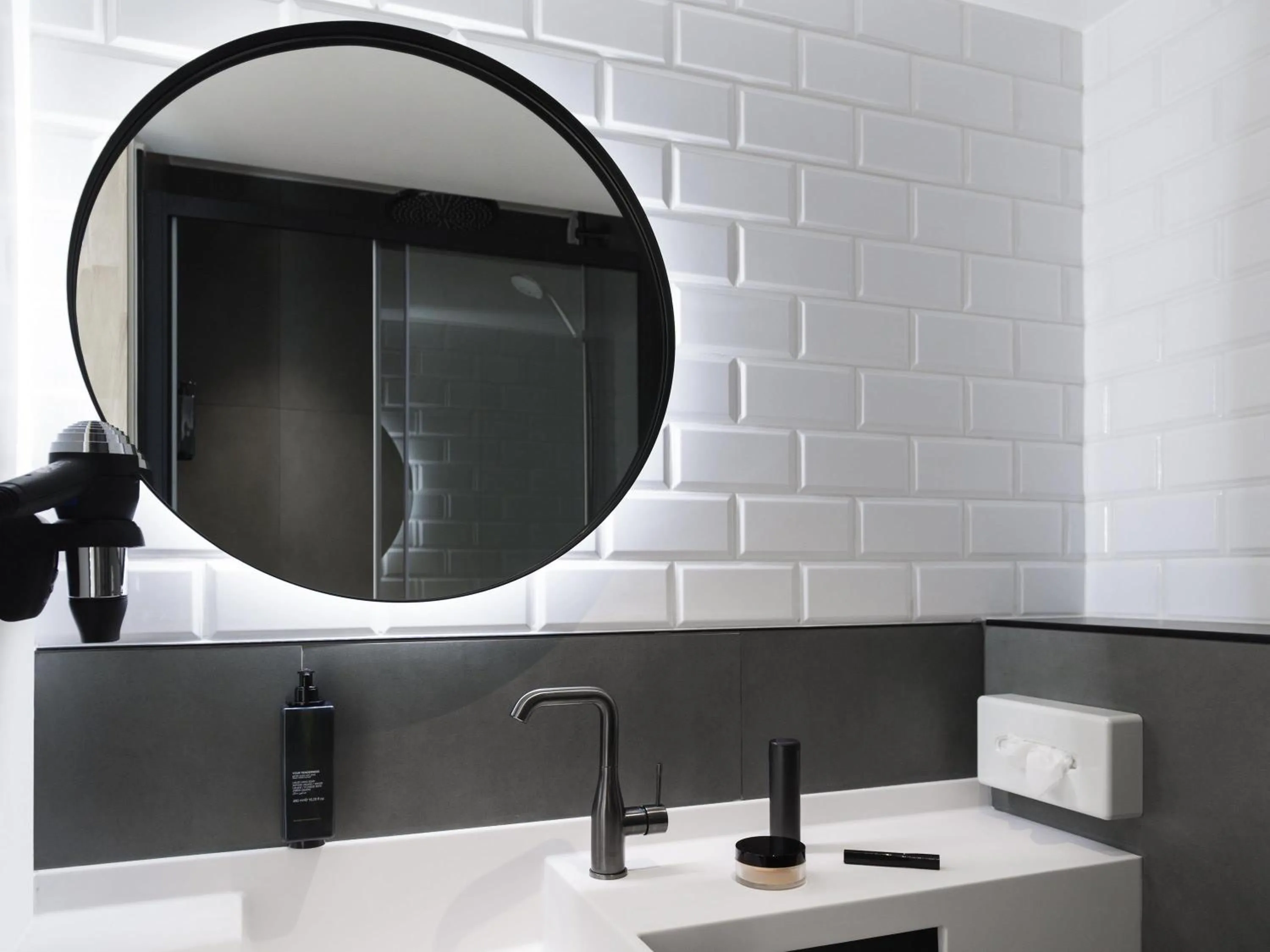 Bedroom in ibis Brussels Centre Chatelain