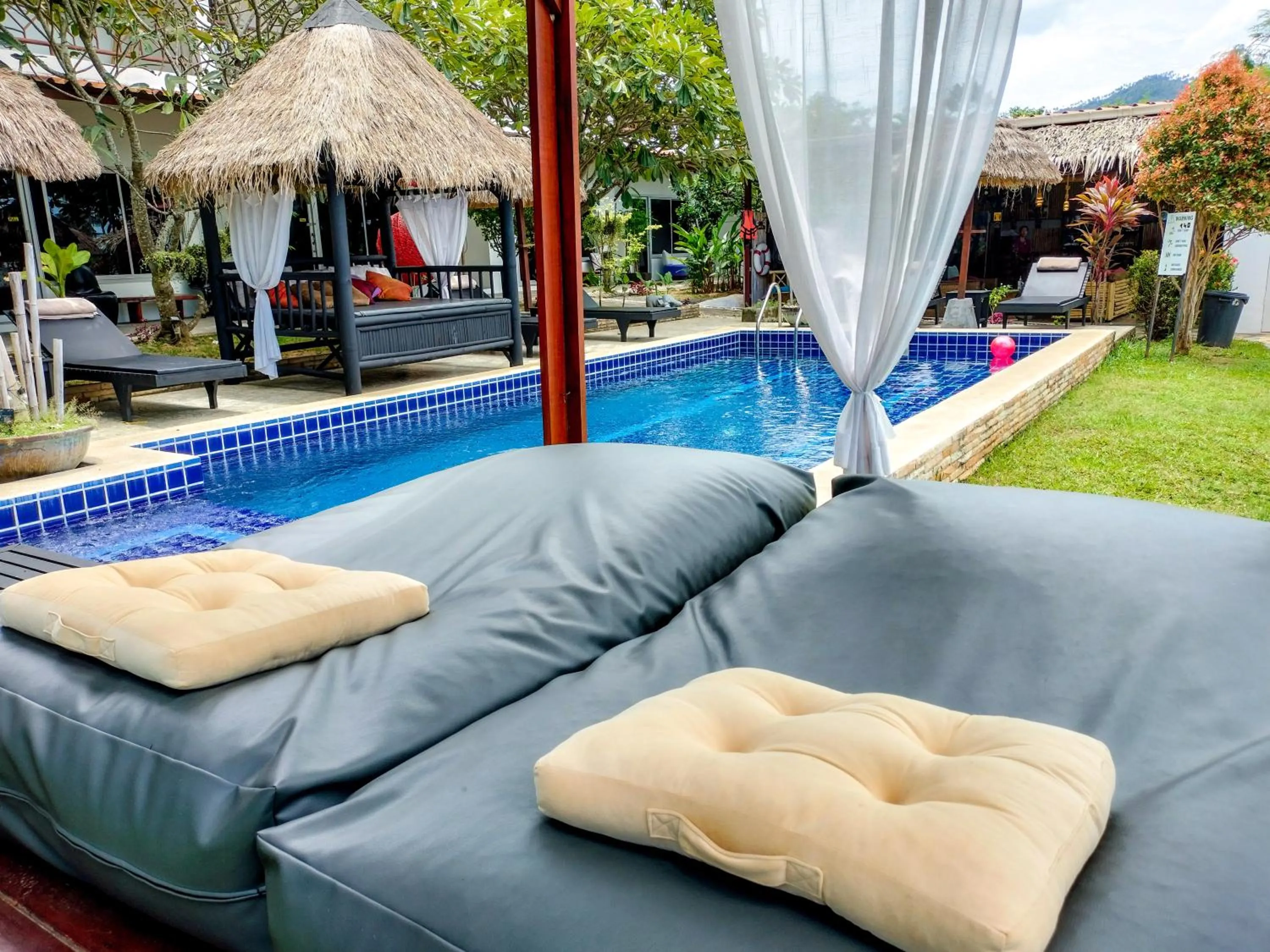 Swimming pool in Wirason Residence