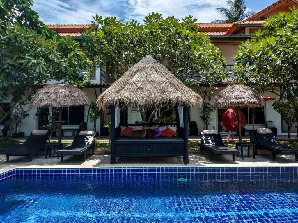 Swimming pool in Wirason Residence