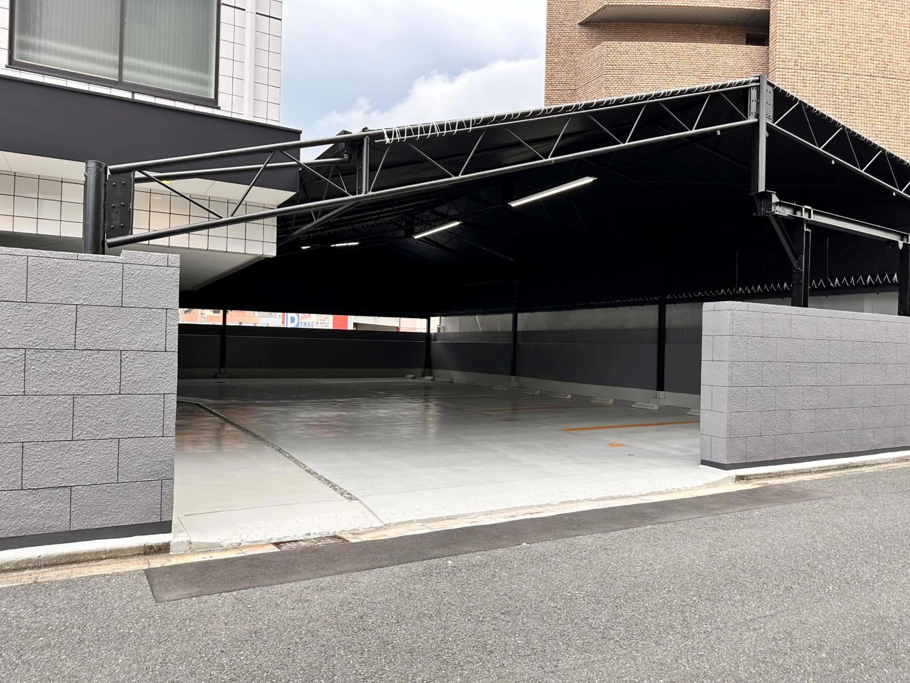 Parking in Reftel Osaka Itami Airport Hotel