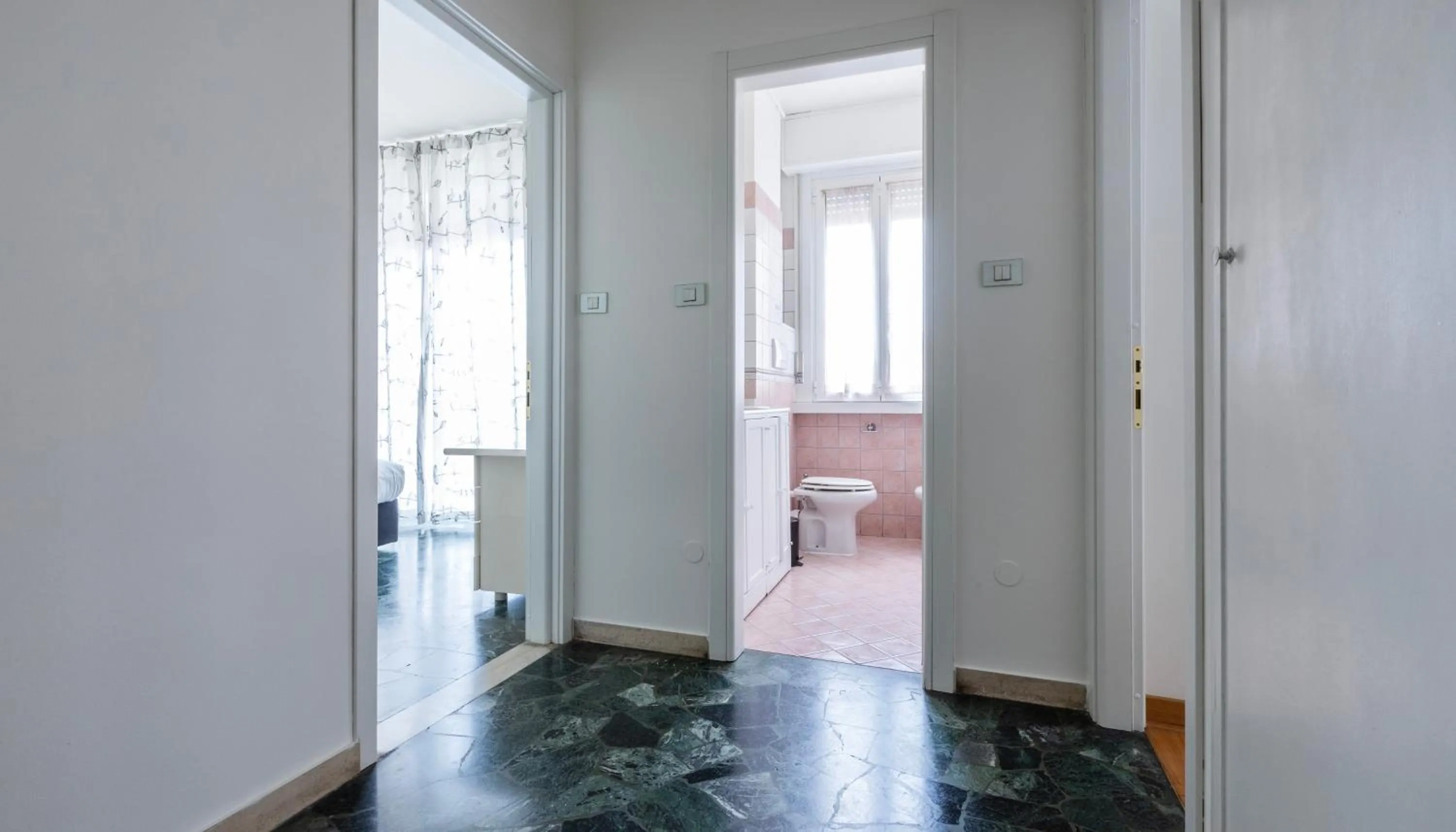 Bathroom in Italianway Easy - Bonnet 5