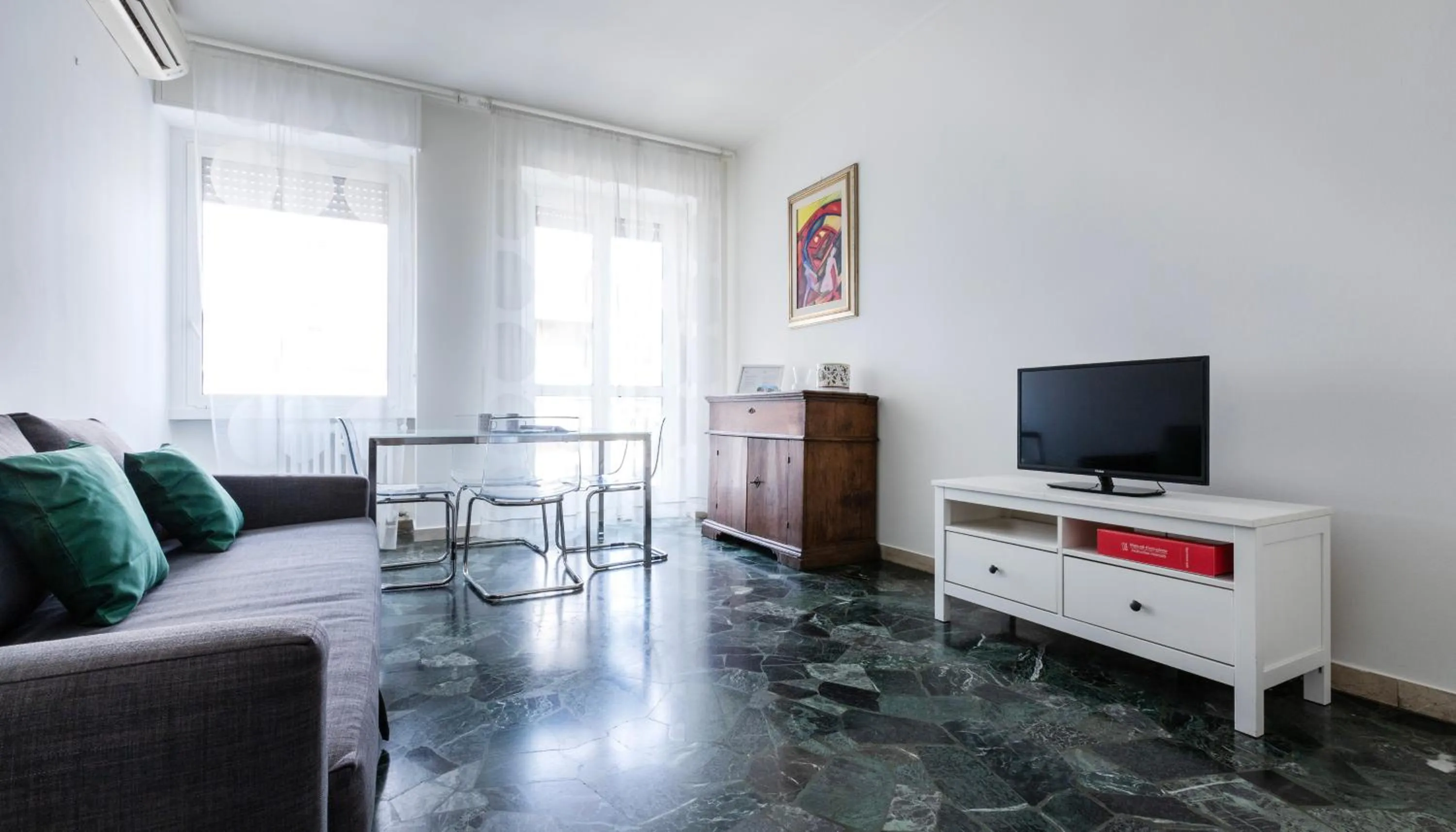 Communal lounge/ TV room in Italianway Easy - Bonnet 5