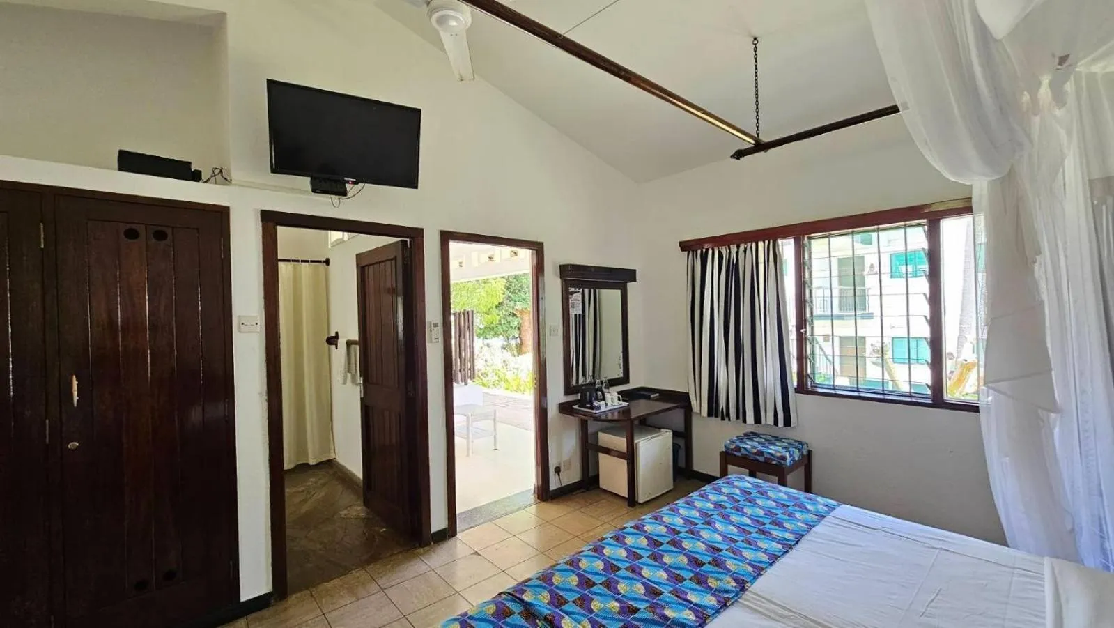 Bathroom, Bed in Mnarani Beach Club