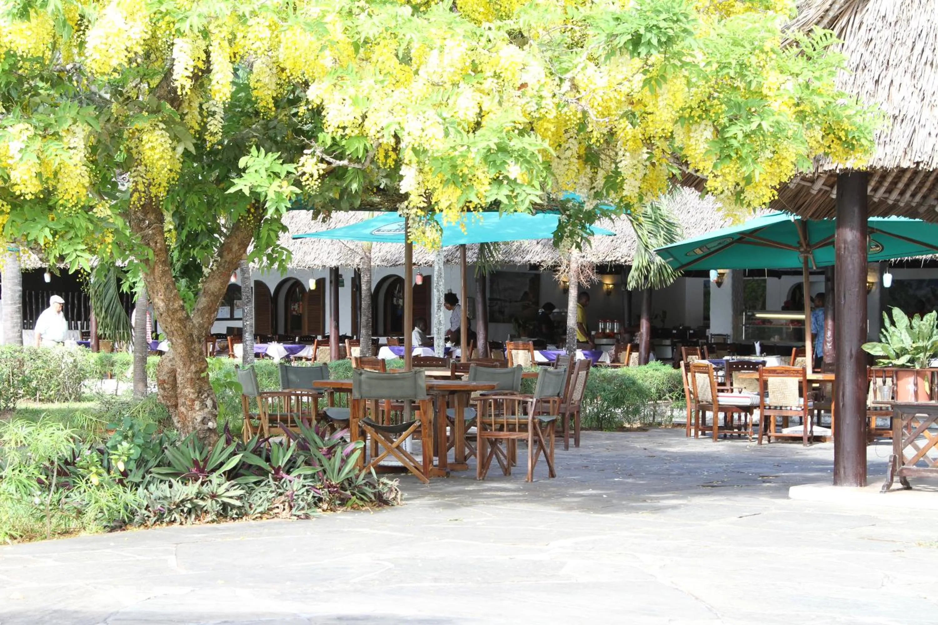 Restaurant/places to eat in Mnarani Beach Club