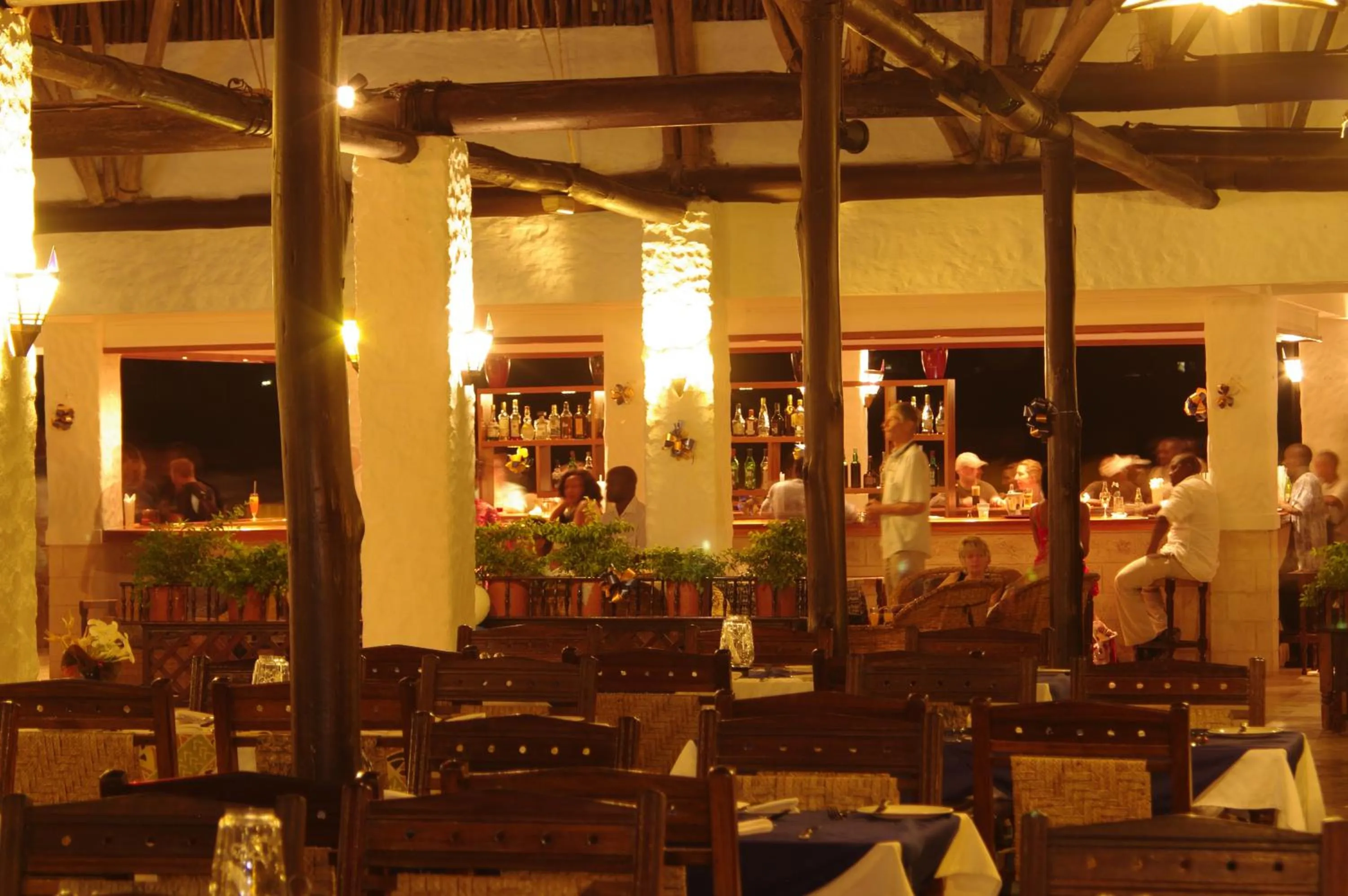 Restaurant/places to eat in Mnarani Beach Club