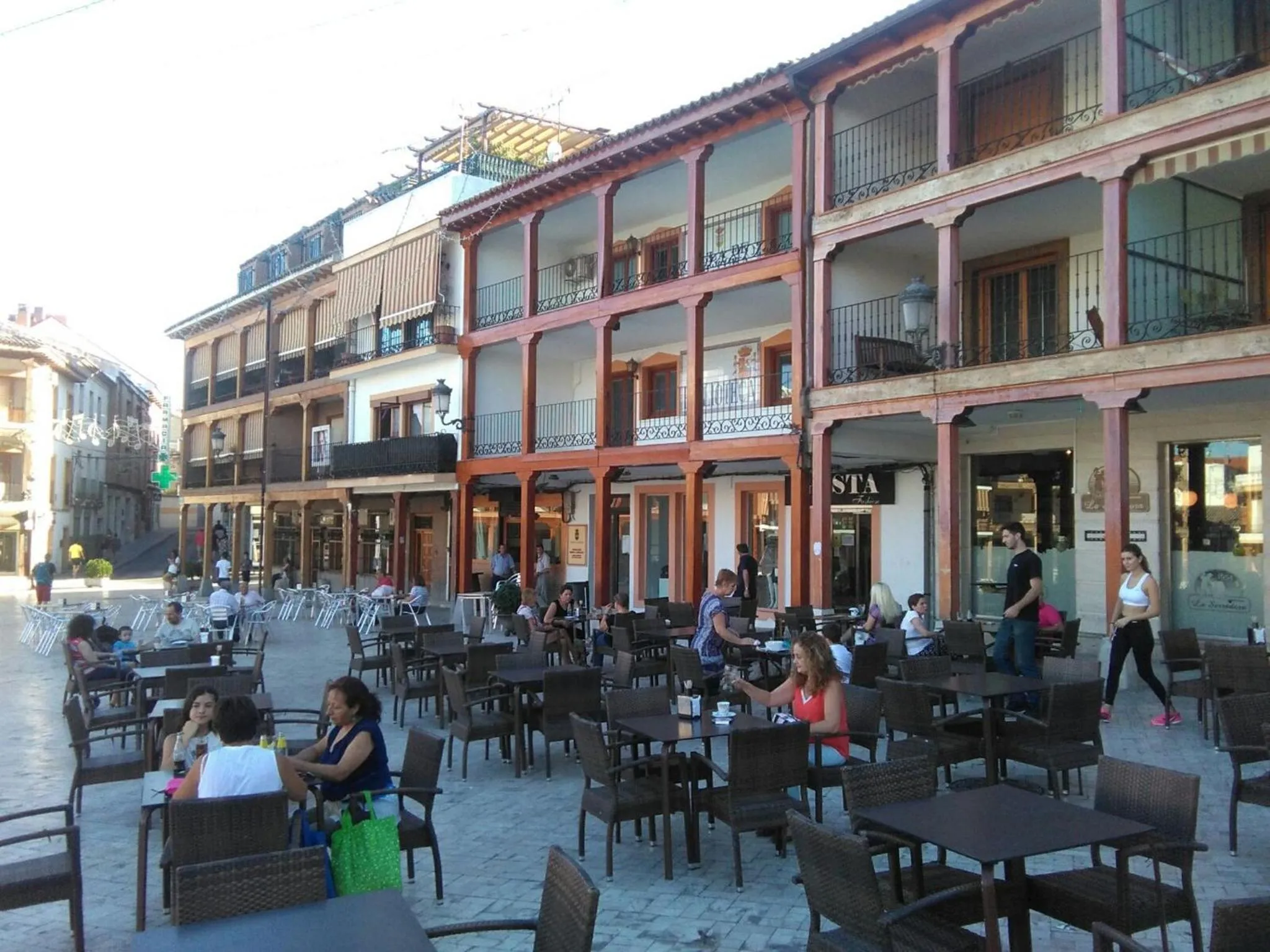 Property building in Hostal Ciempozuelos, familiar, cerca del Parque Warner y Madrid