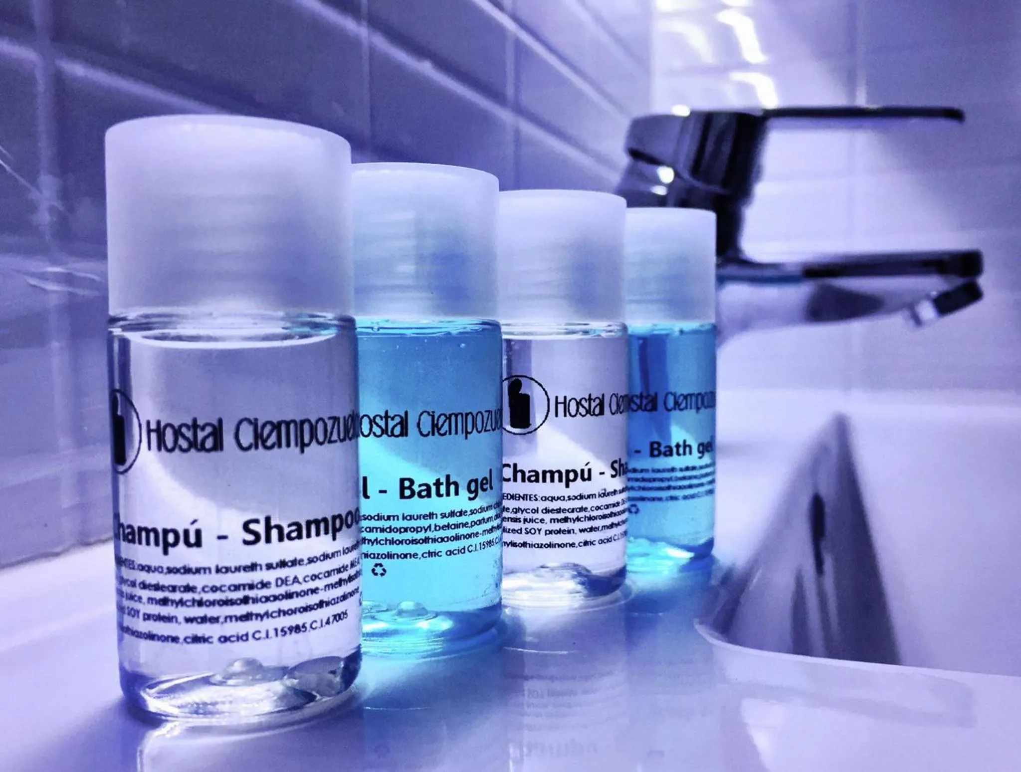 Shower in Hostal Ciempozuelos, familiar, cerca del Parque Warner y Madrid