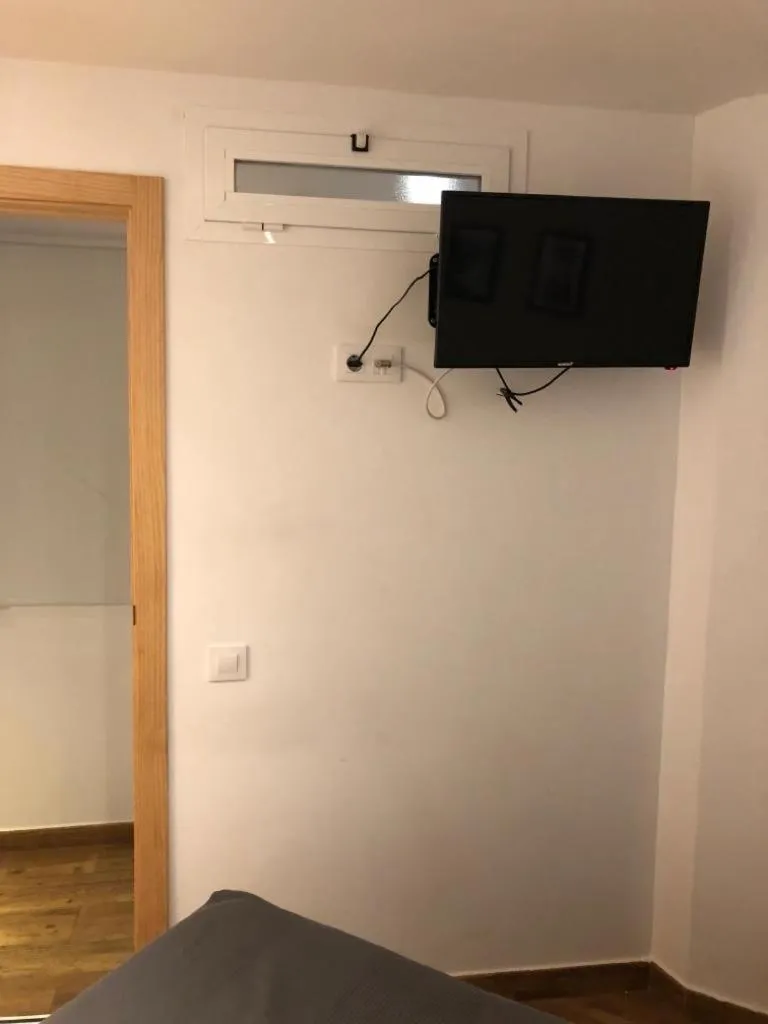 Hostal Ciempozuelos, familiar, cerca del Parque Warner y Madrid