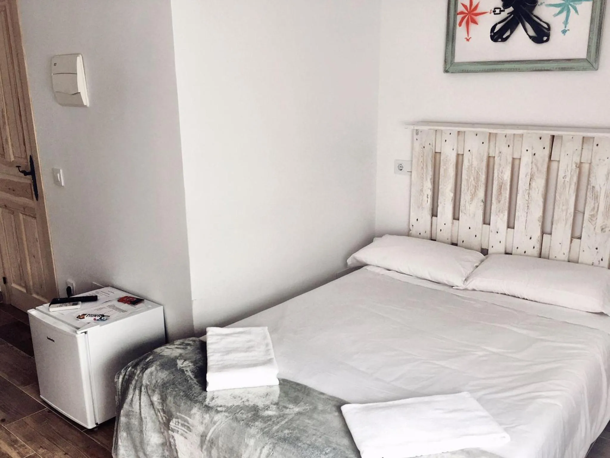 TV and multimedia, Bed in Hostal Ciempozuelos, familiar, cerca del Parque Warner y Madrid