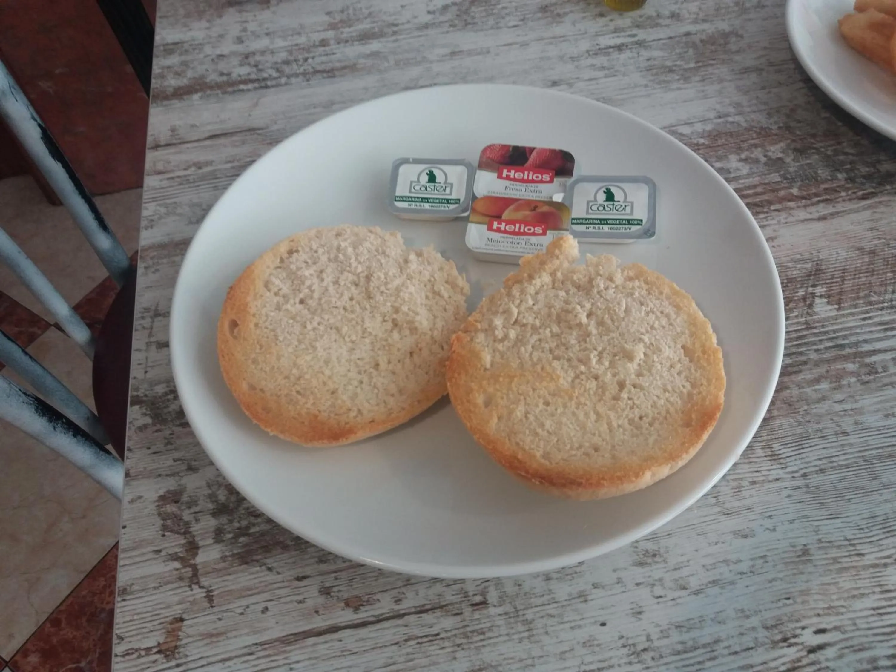 Restaurant/places to eat in Hostal Ciempozuelos, familiar, cerca del Parque Warner y Madrid