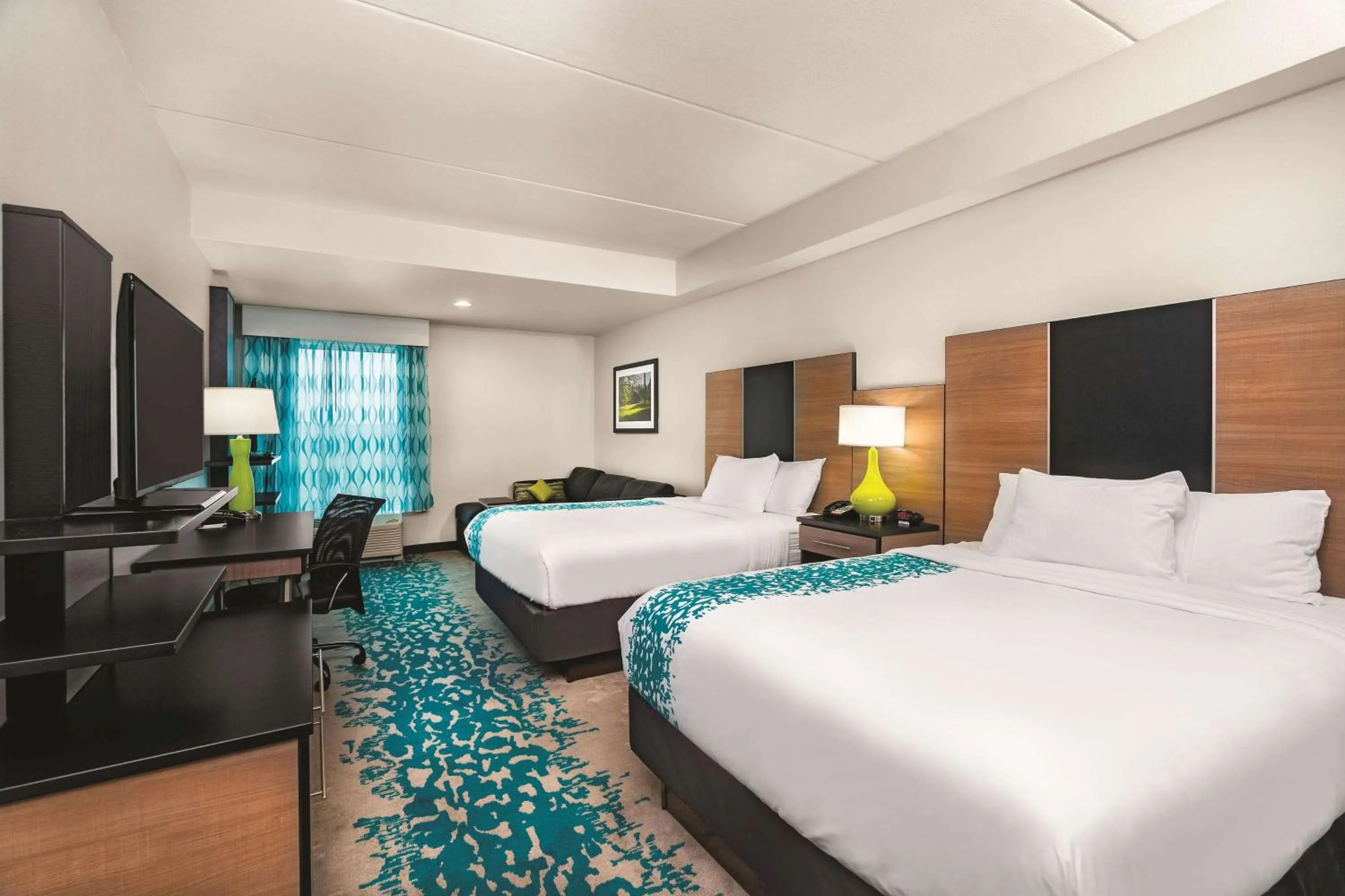 Photo of the whole room, Bed in La Quinta by Wyndham Cleveland TN