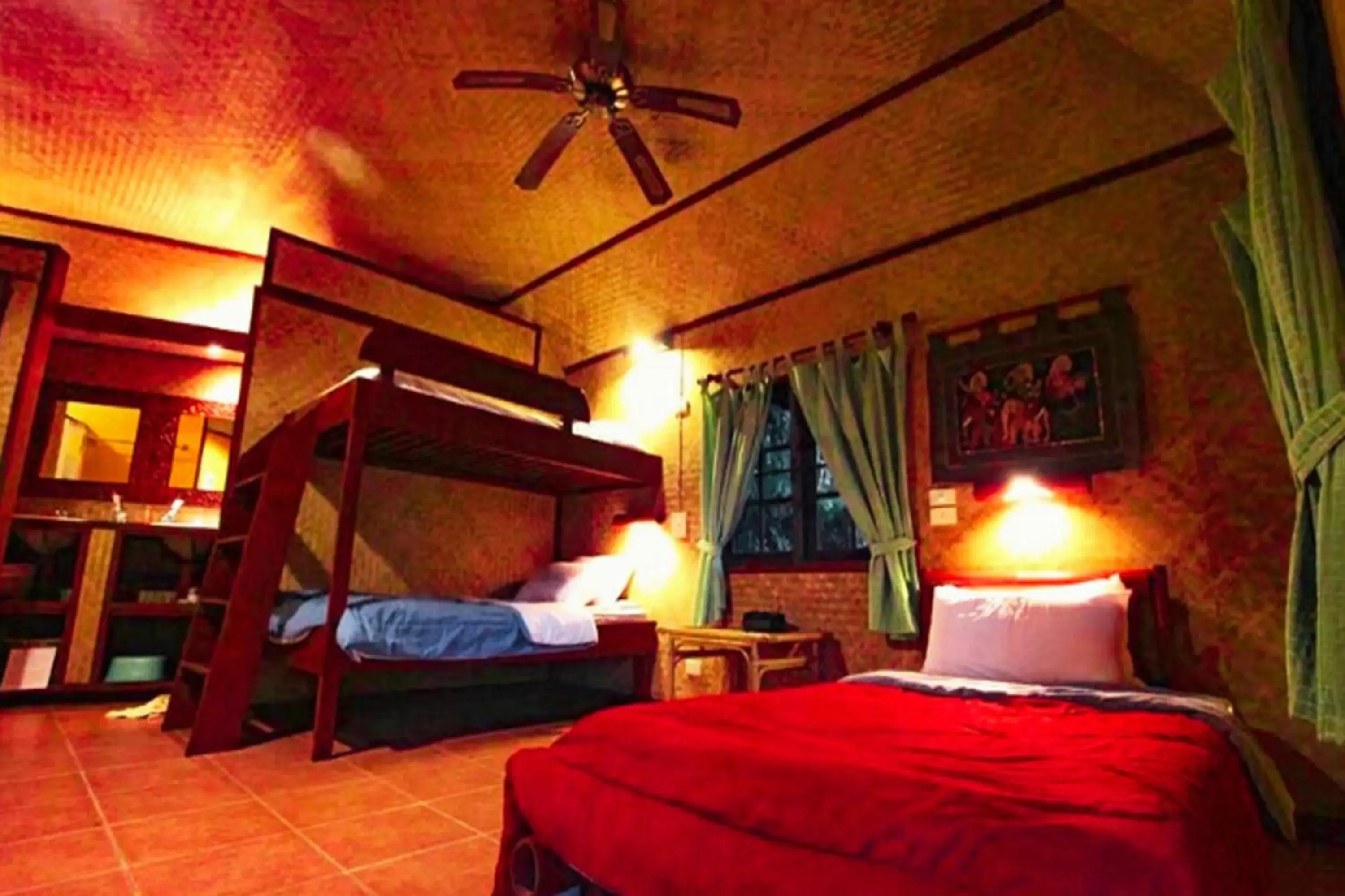 Two-Bedroom Bungalow in Old Tree's House Two-Bedroom Bungalow in Old Tree's House