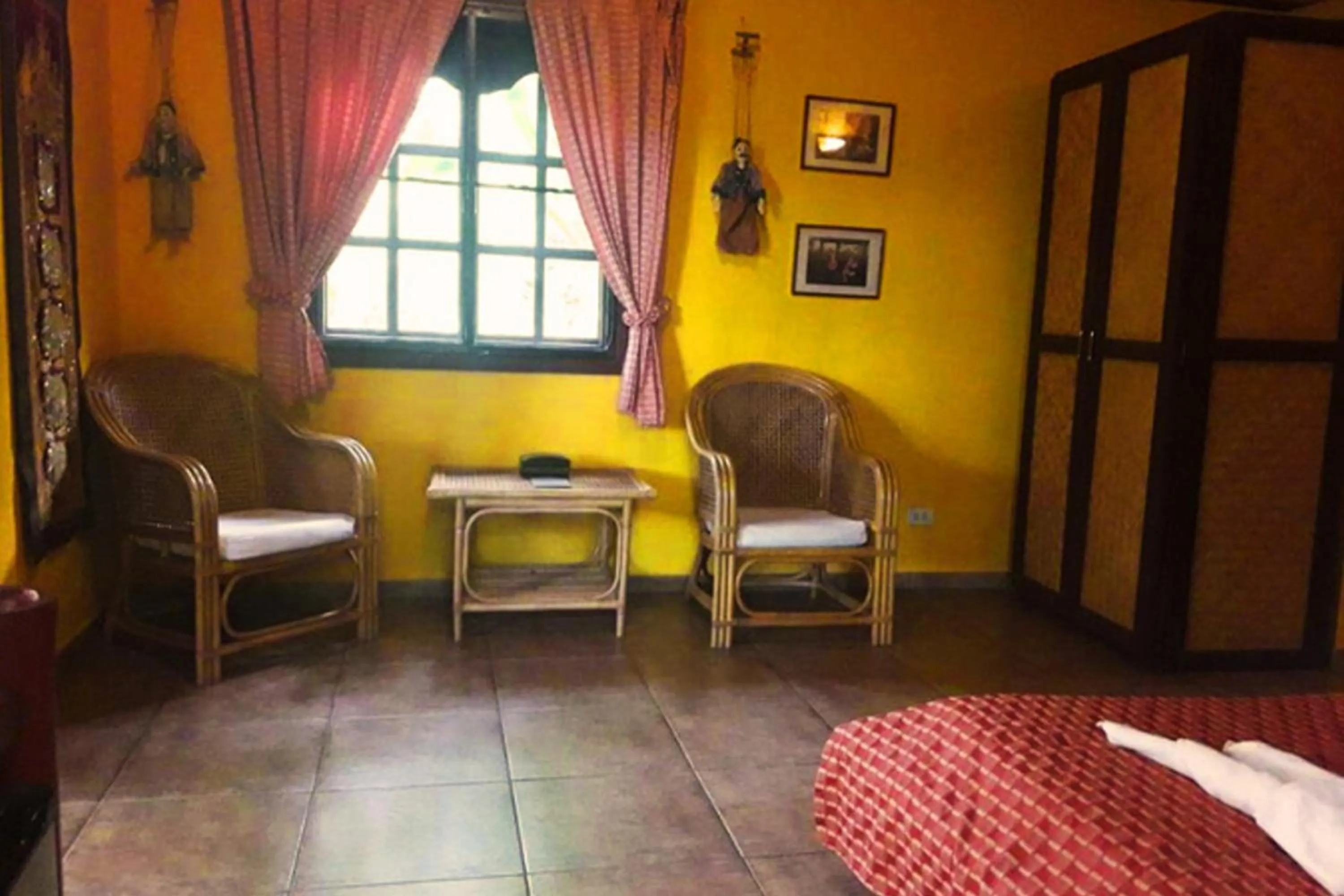 Seating area, Bed in Old Tree's House