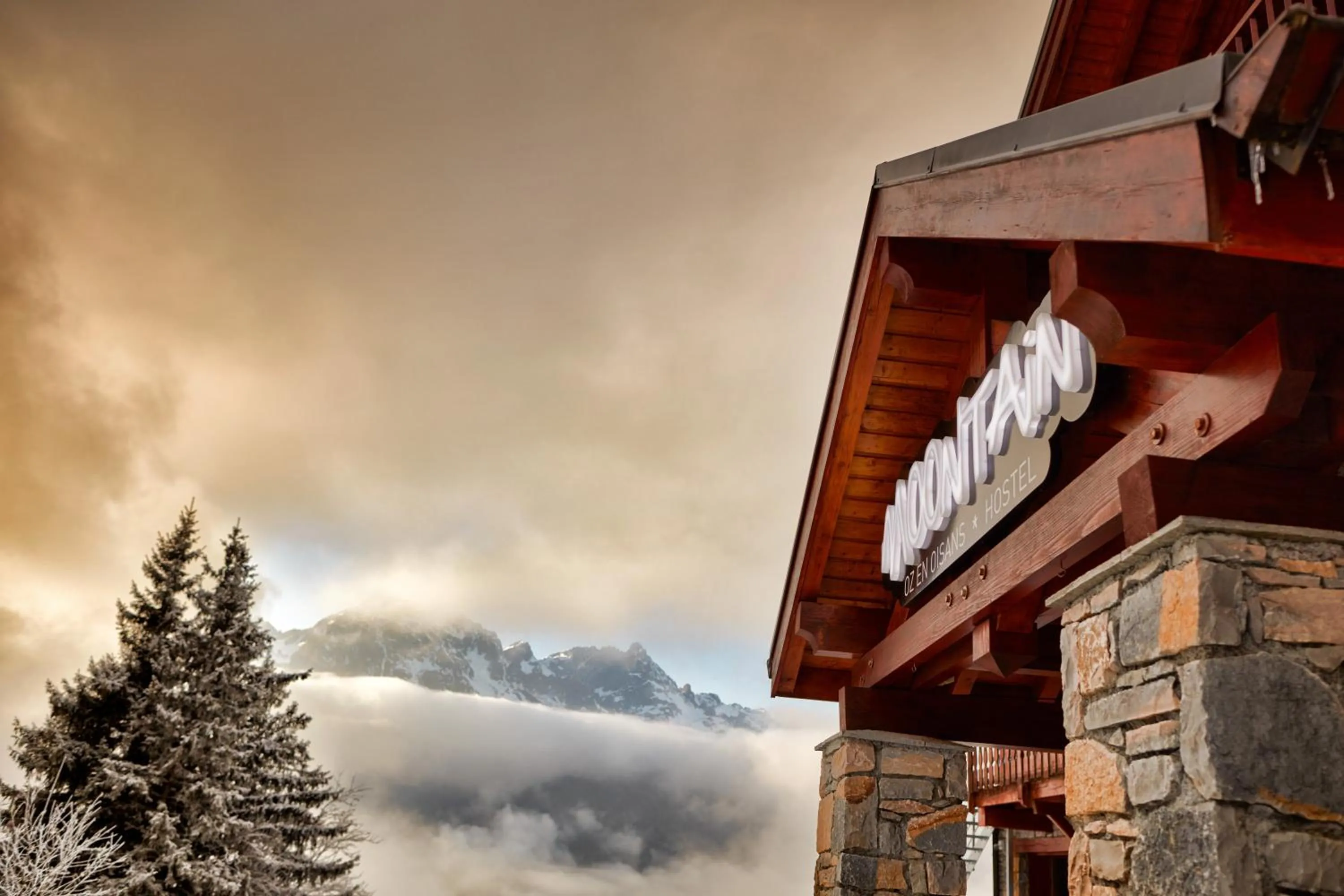 Facade/entrance in Moontain Hostel