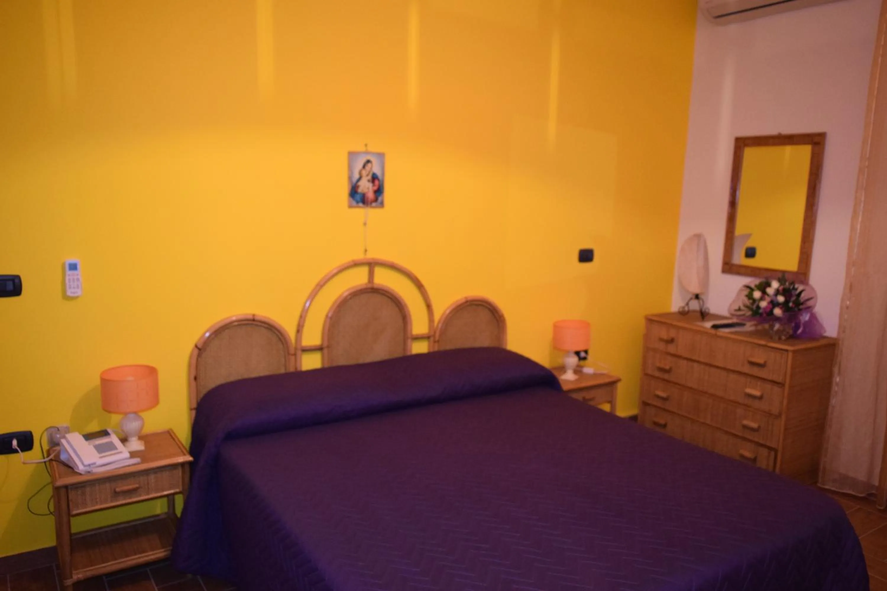 Bed in Bed &Breakfast Pinetamare