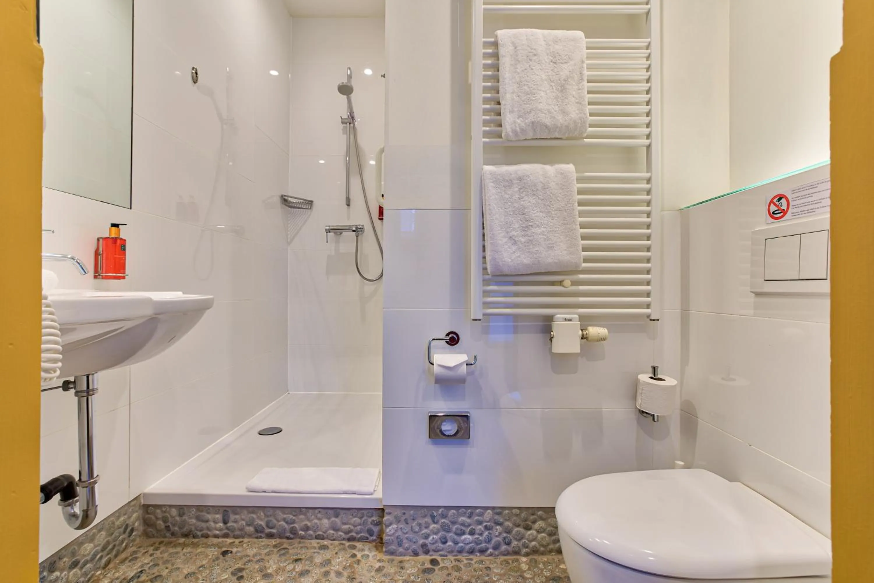 Bathroom in Hotel Astoria Gent