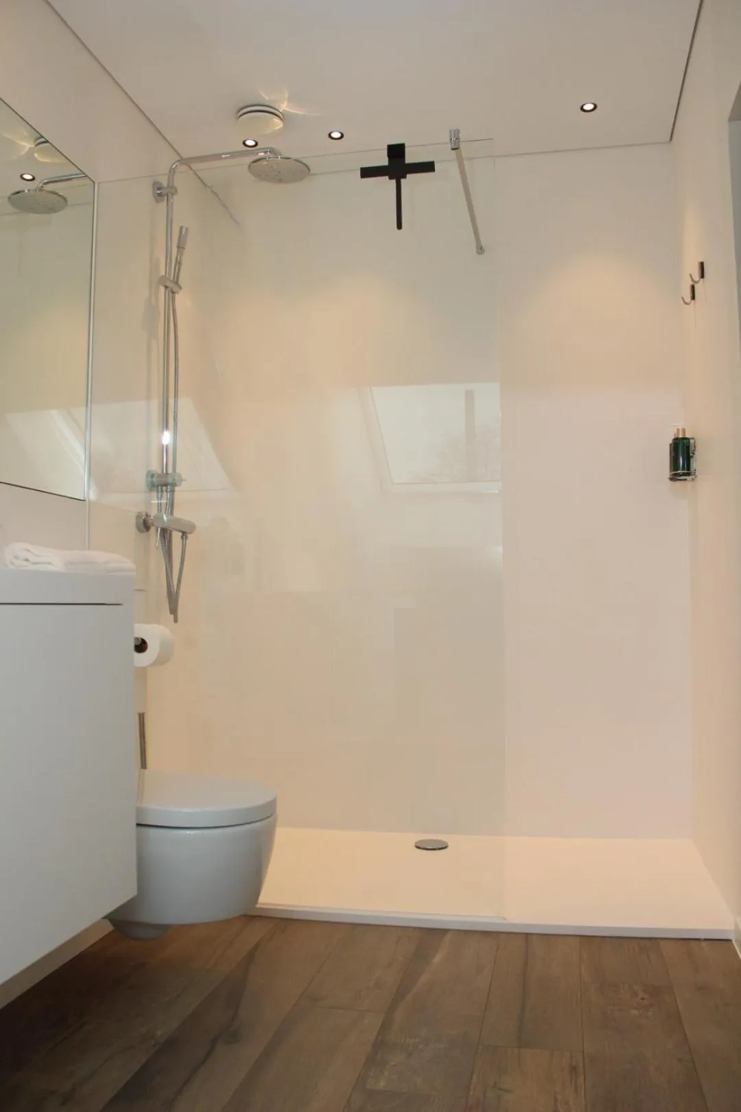 Shower in Hotel Astoria Gent