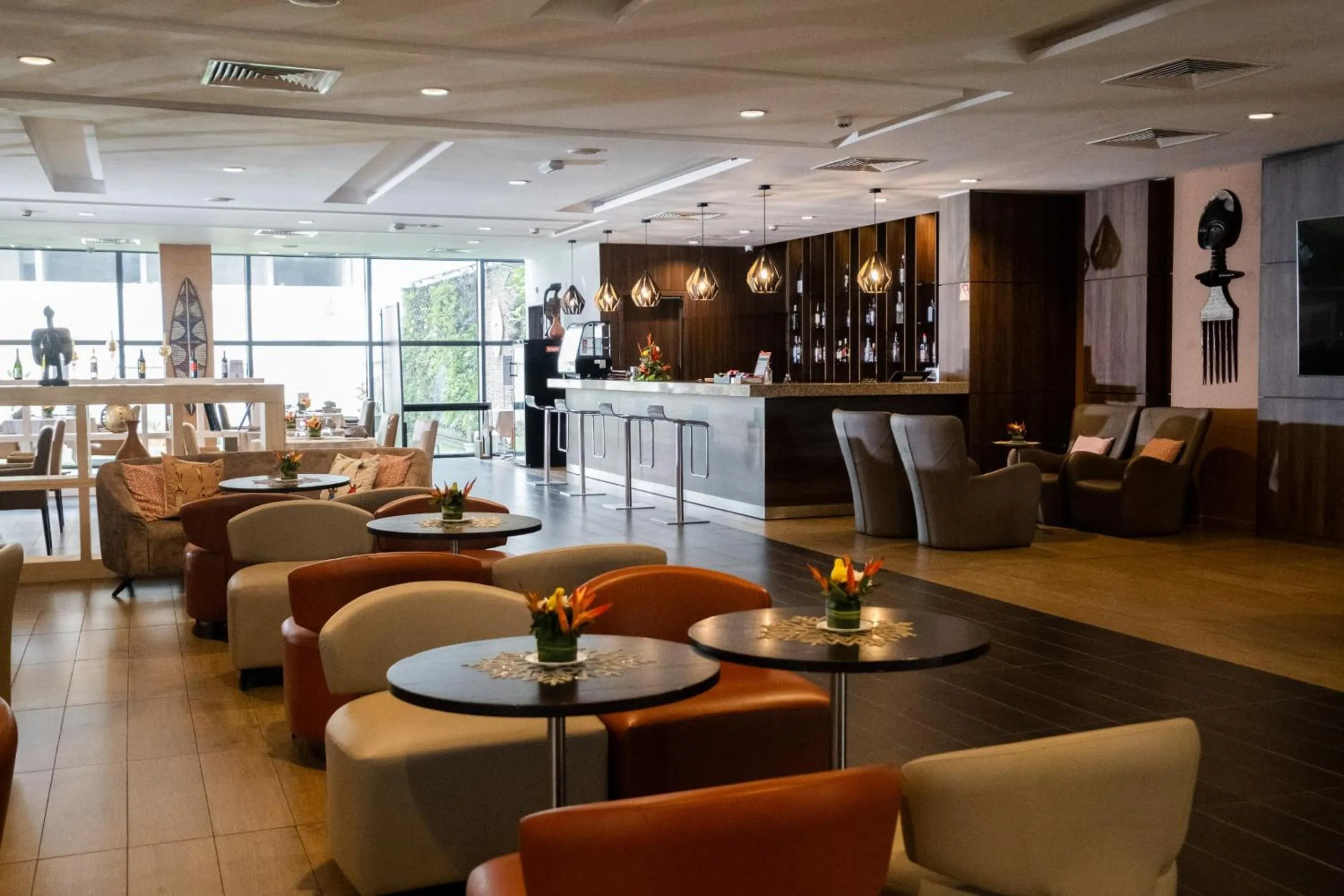 Lounge or bar in Azalaï Hôtel Abidjan