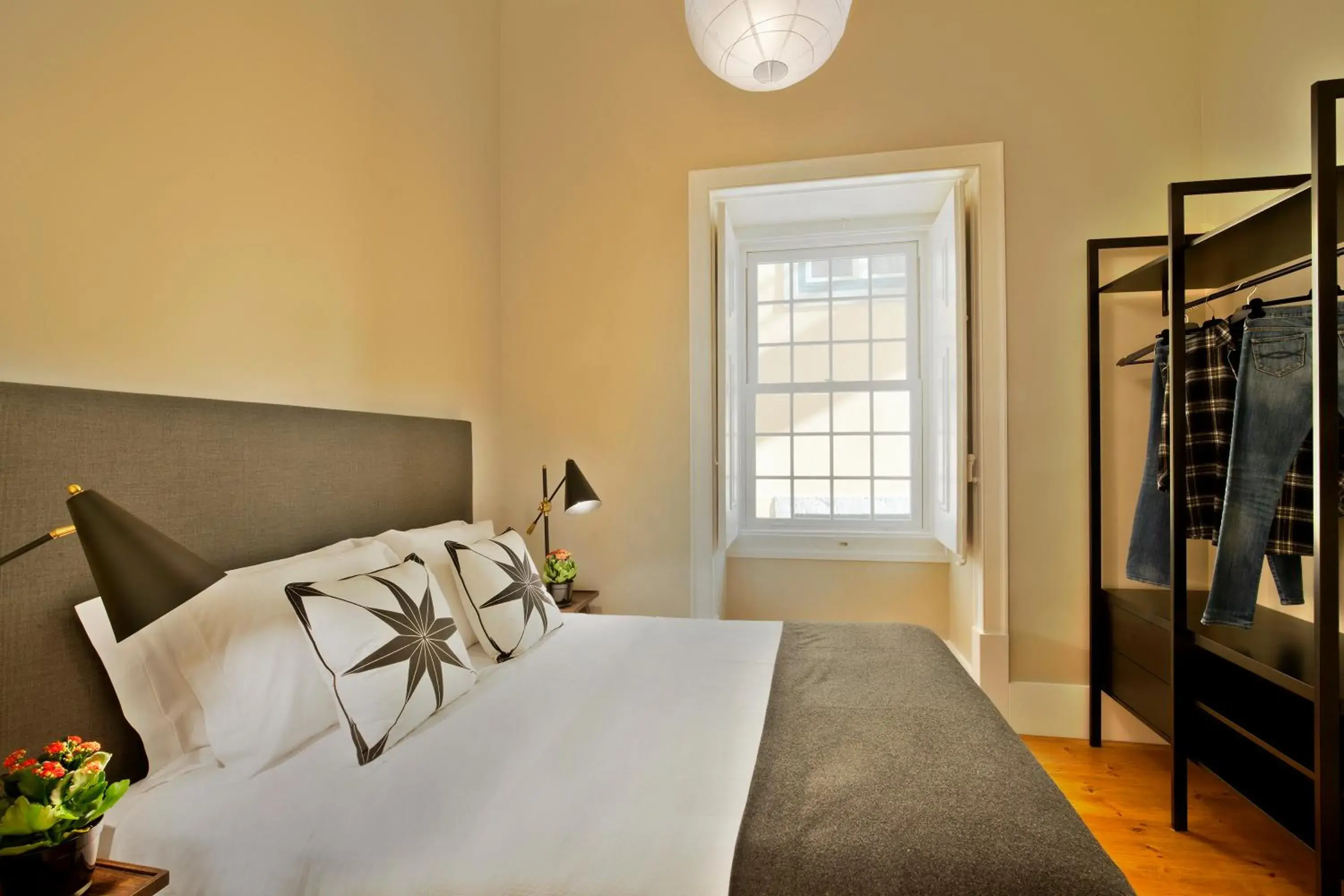 Two-Bedroom Apartment with Balcony in Lisbon Five Stars Apartments Bica Two-Bedroom Apartment with Balcony in Lisbon Five Stars Apartments Bica