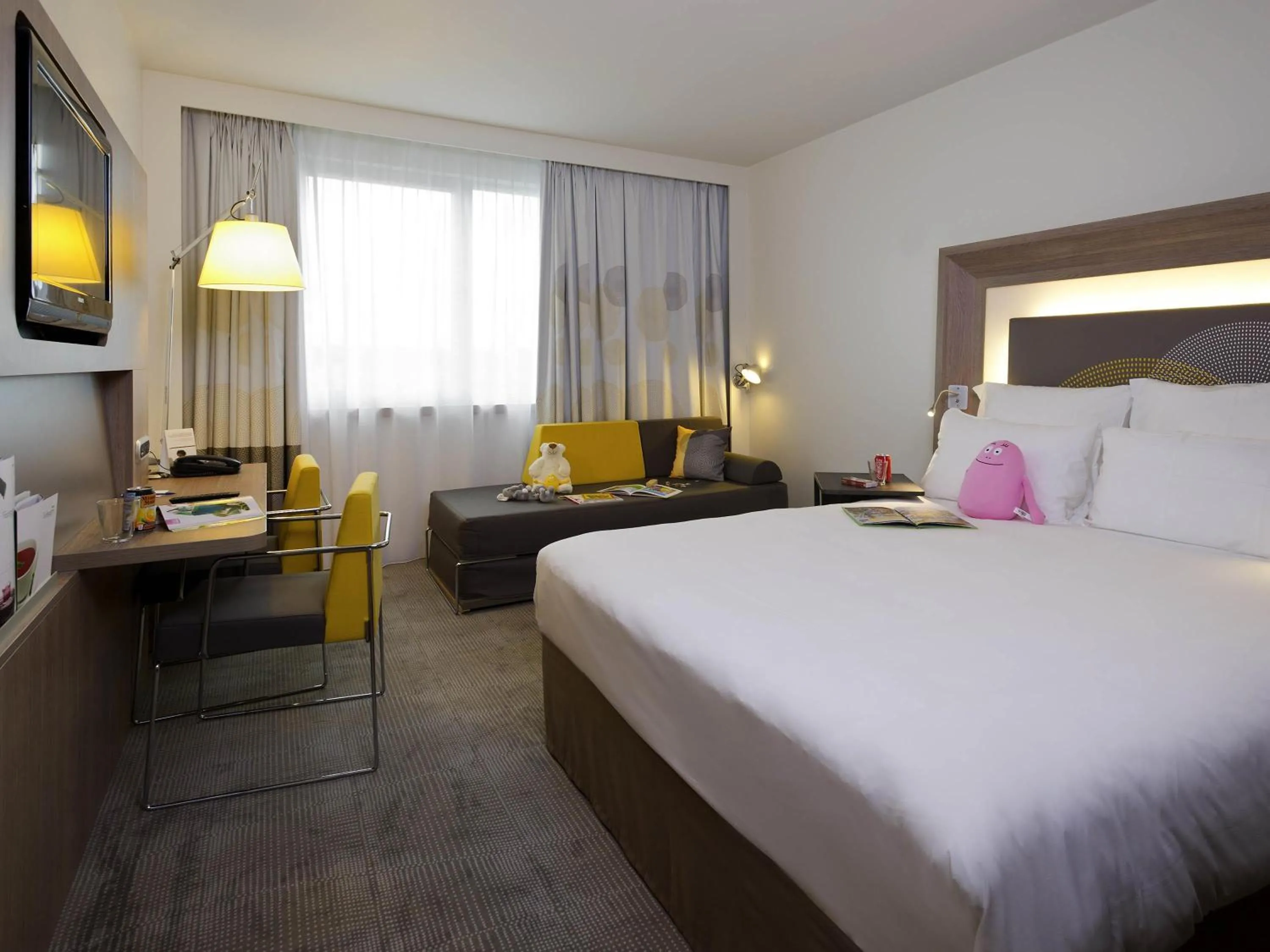 Bedroom, Bed in Novotel Leuven Centrum