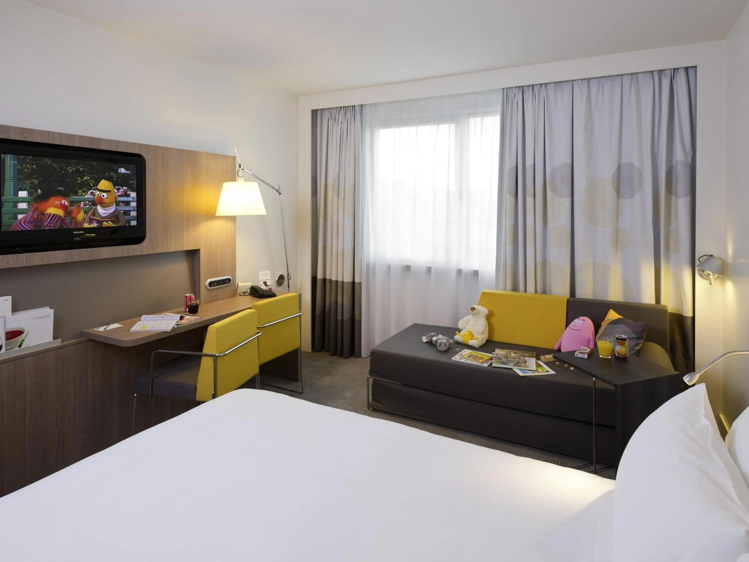 Bedroom, Bed in Novotel Leuven Centrum