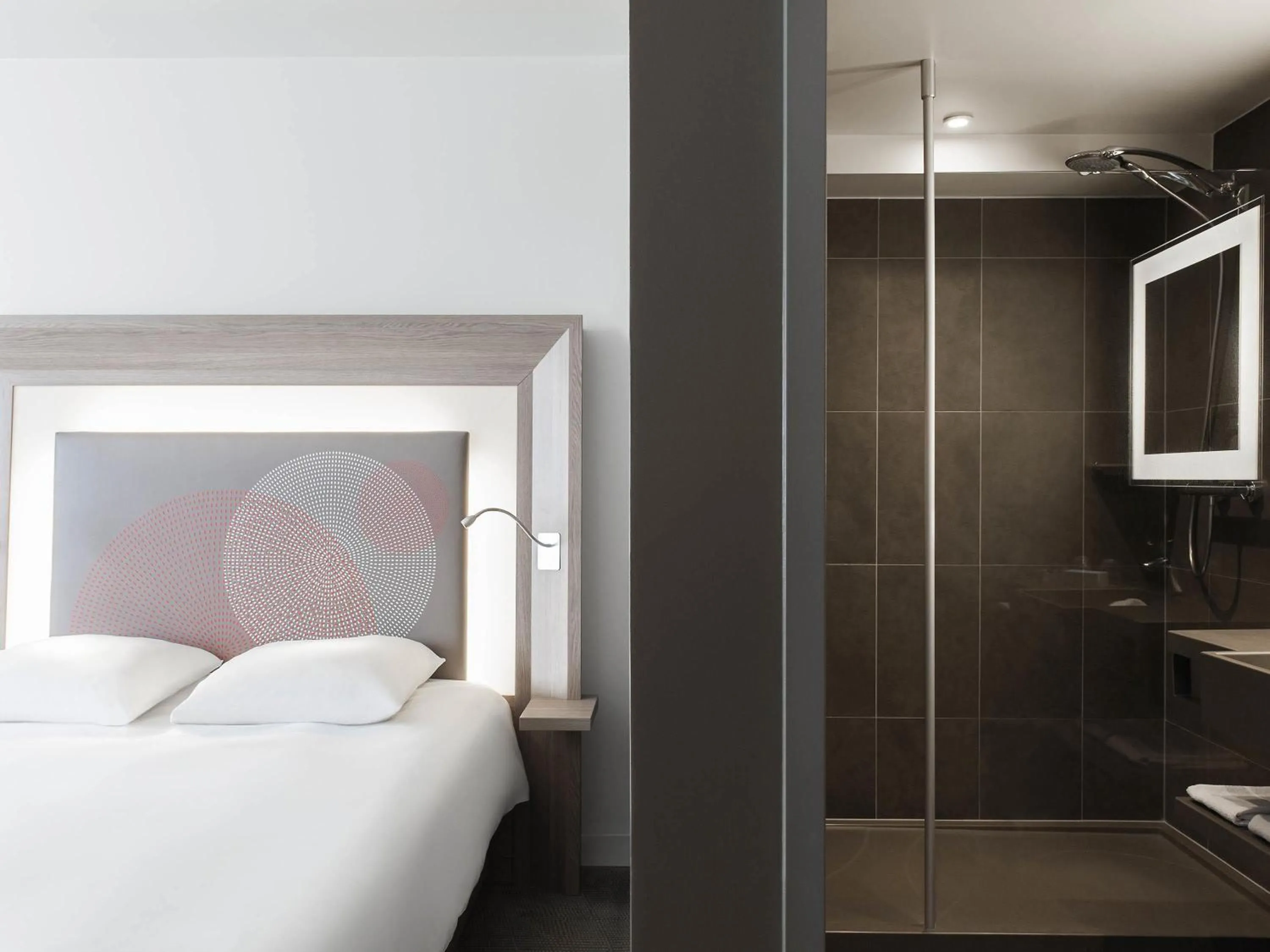 Bedroom, Bed in Novotel Leuven Centrum