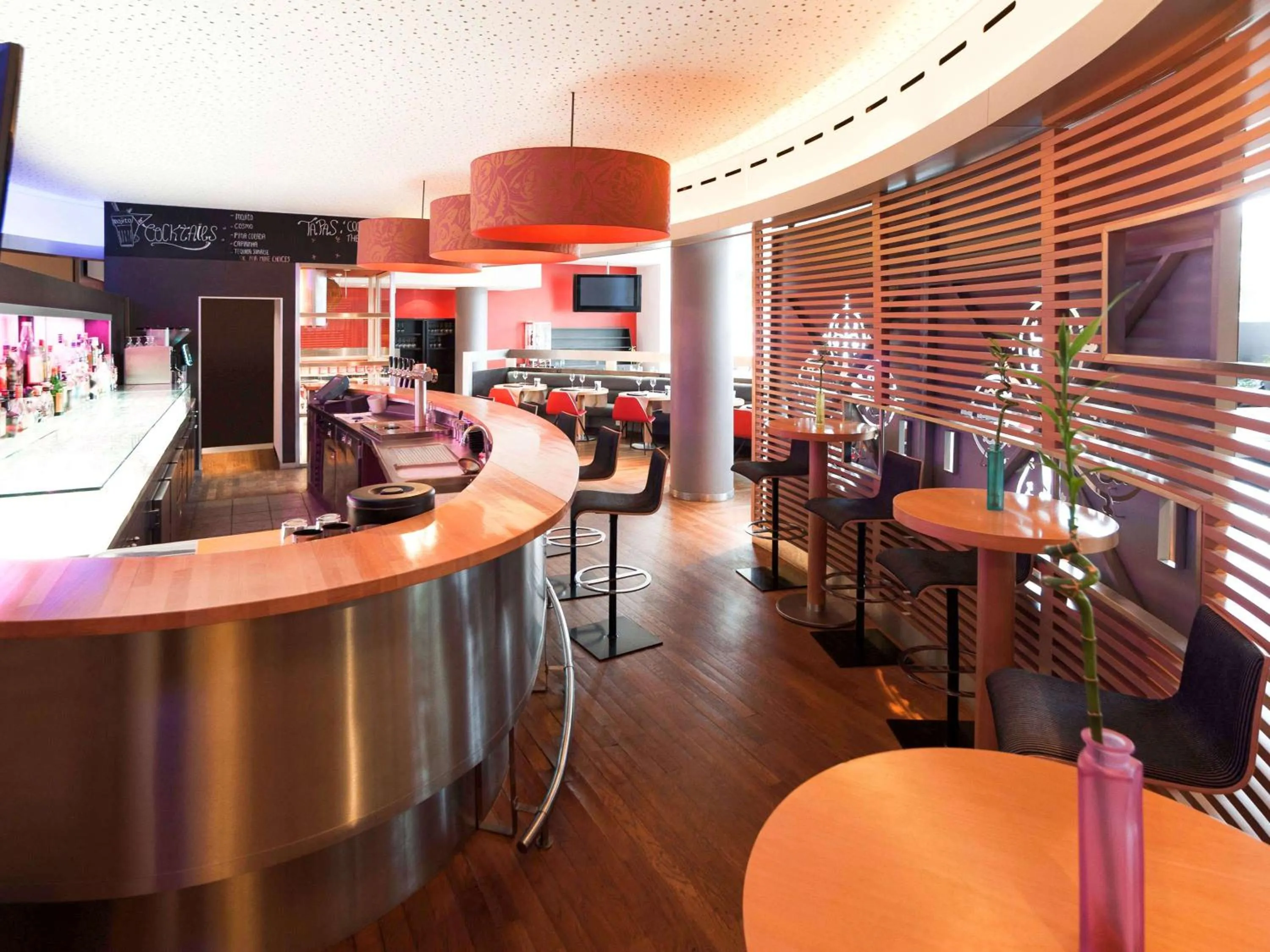 Lounge or bar in Novotel Leuven Centrum