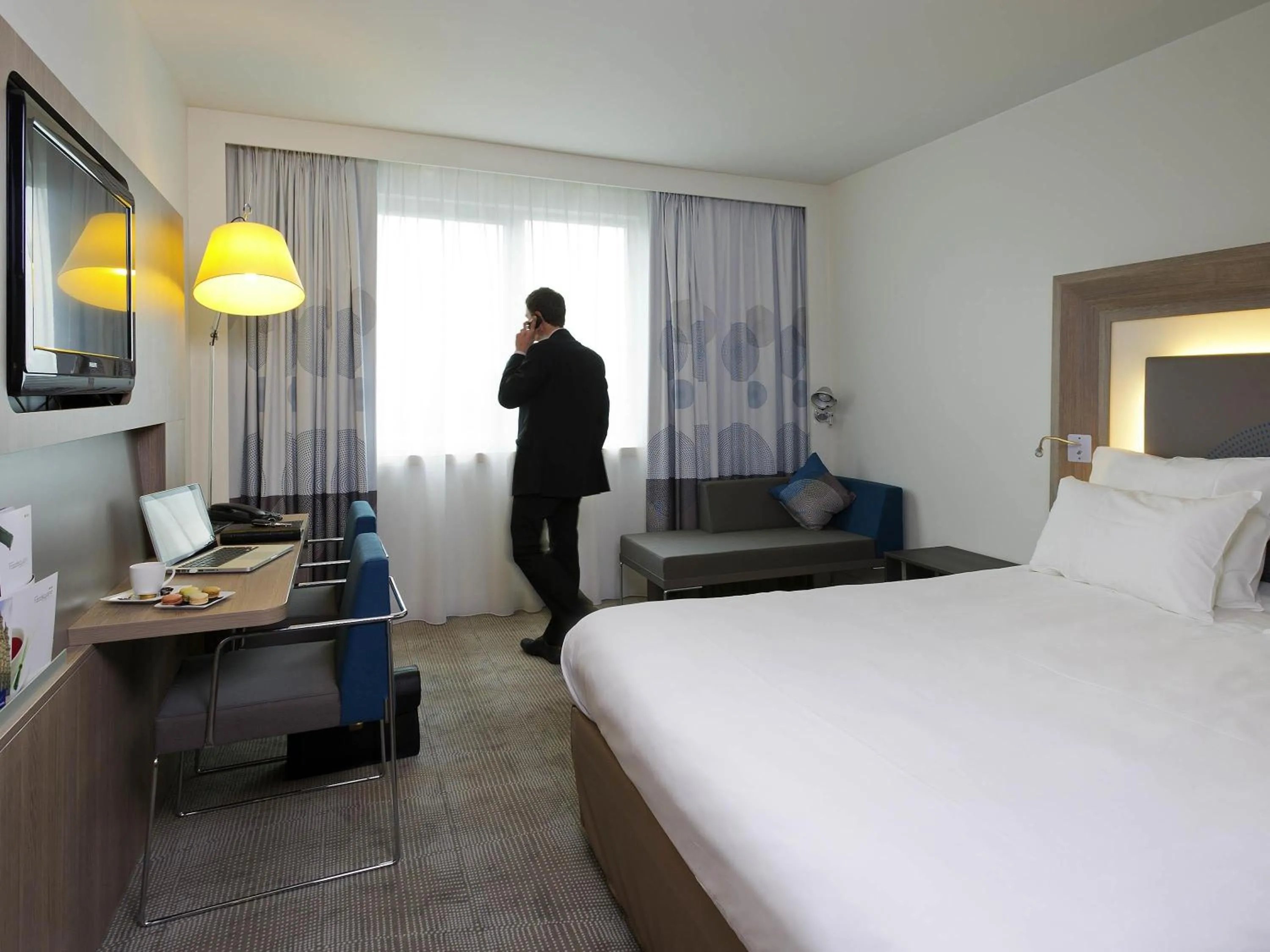 Bedroom, Bed in Novotel Leuven Centrum