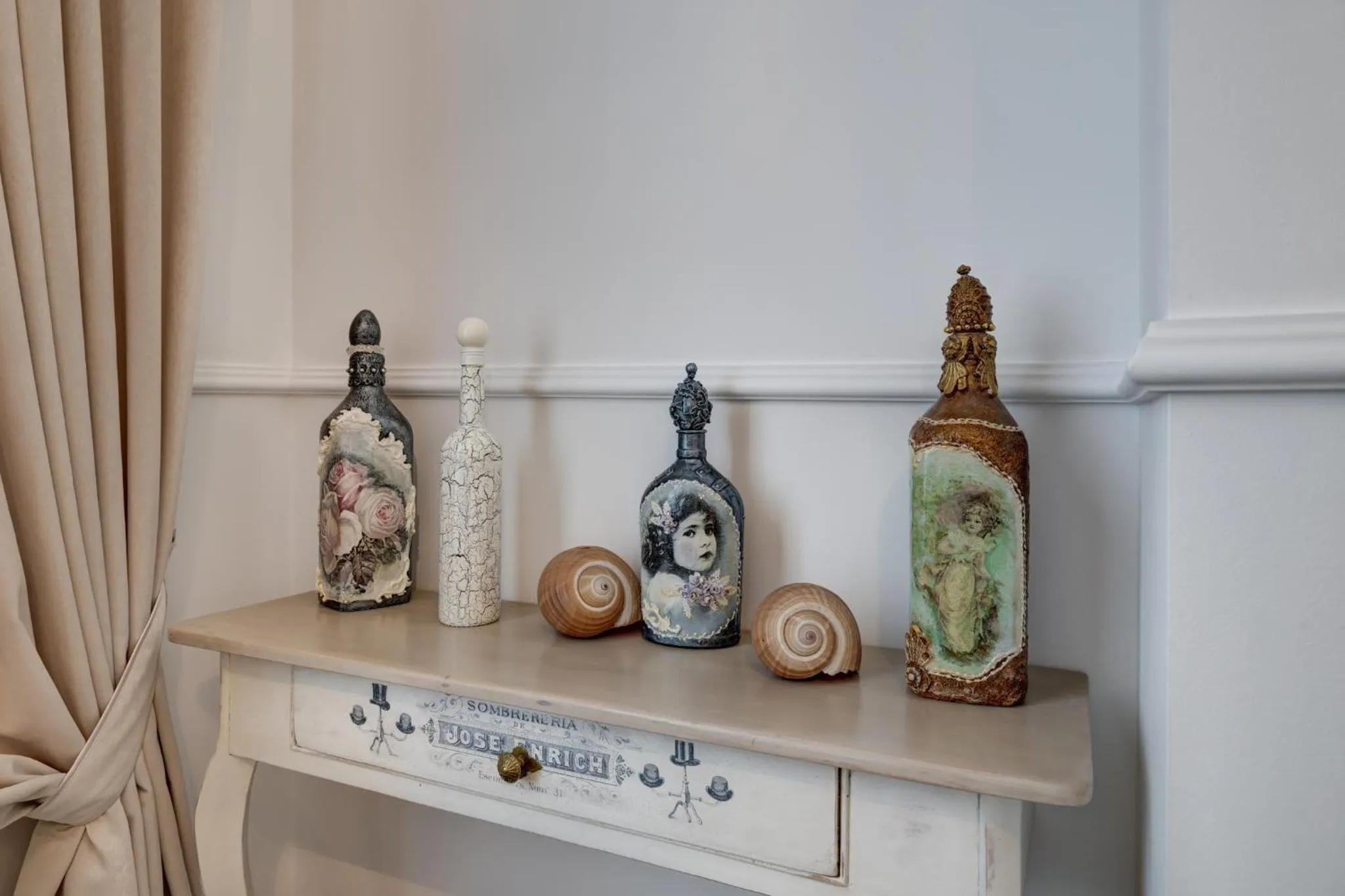 Decorative detail in Dwie Wieże