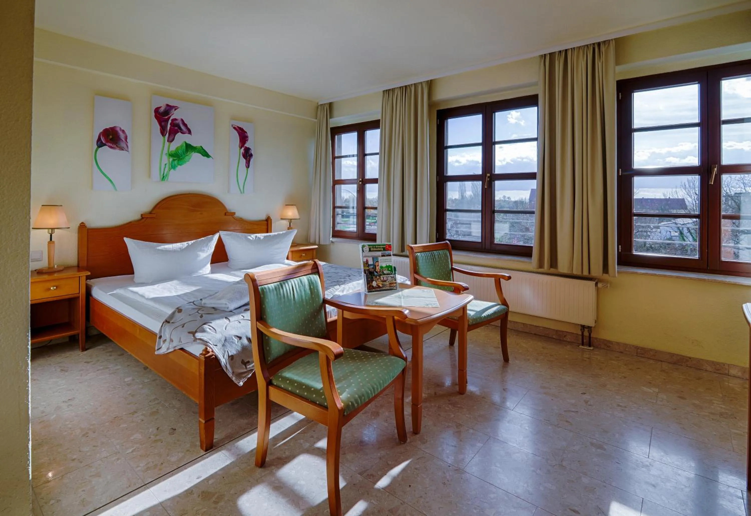 Photo of the whole room, Bed in Hotel Brauhaus Wittenberg