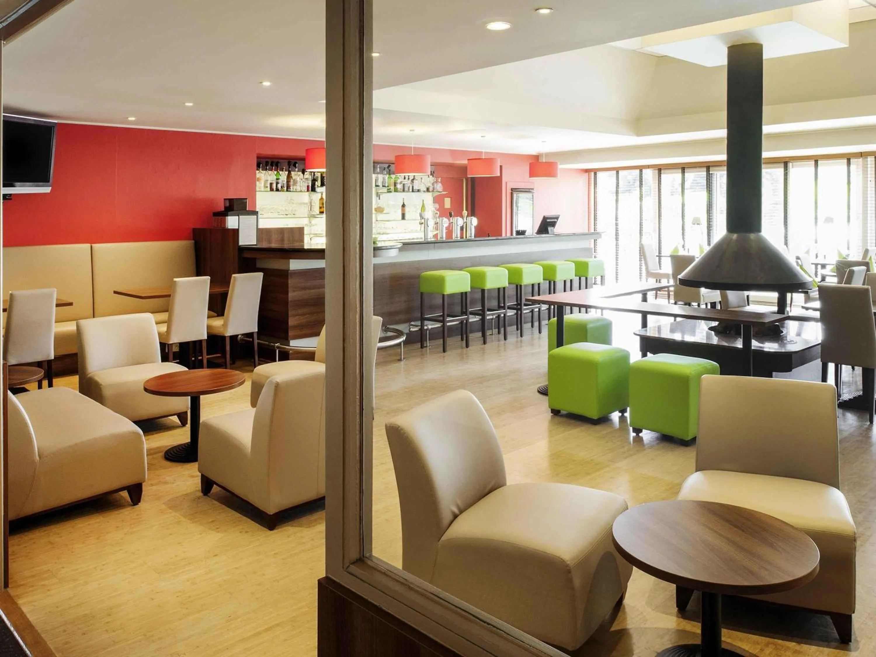 Lounge or bar in ibis Styles Louvain-la-Neuve Hotel and Events