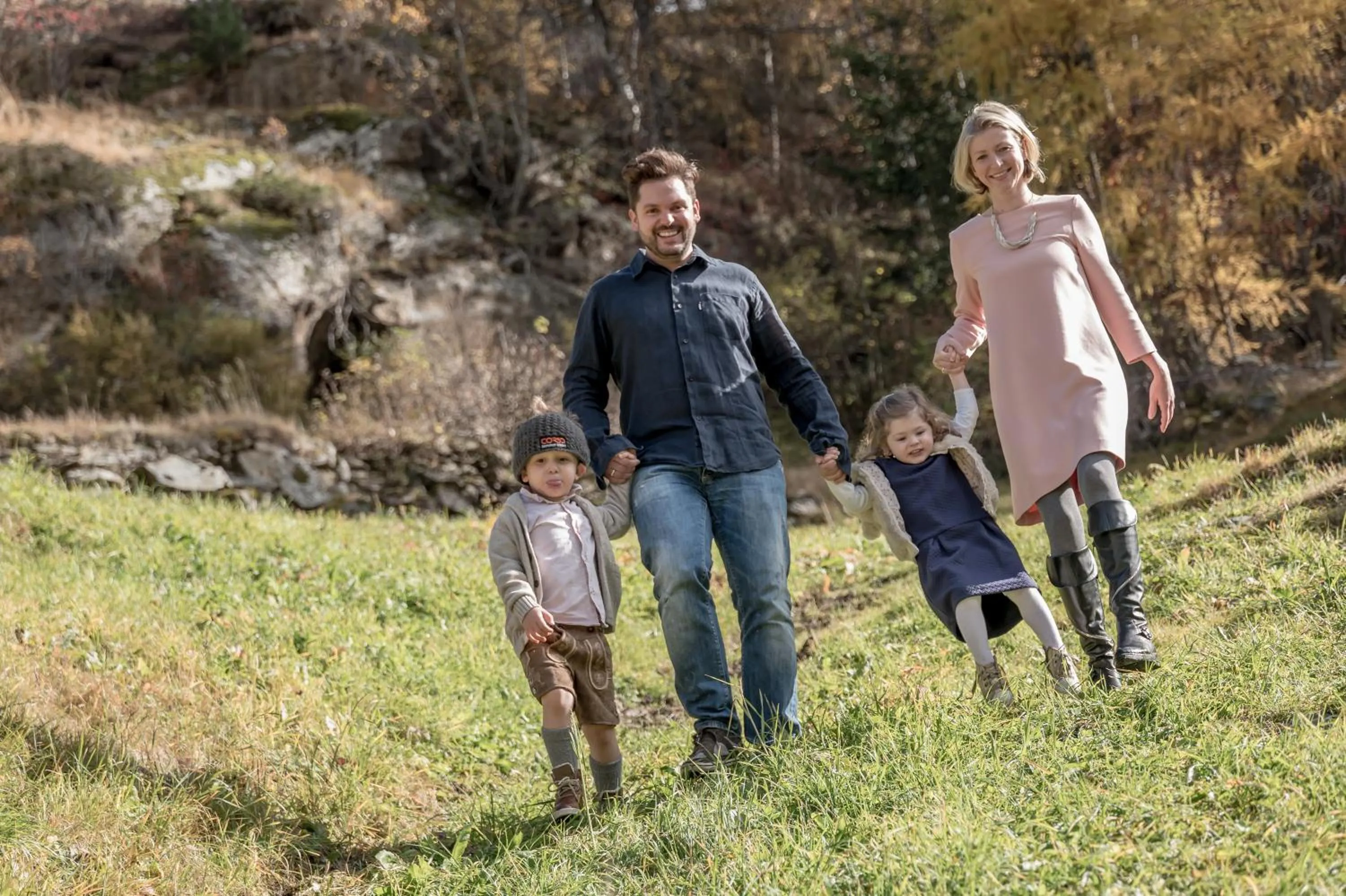 Family in Corso Living