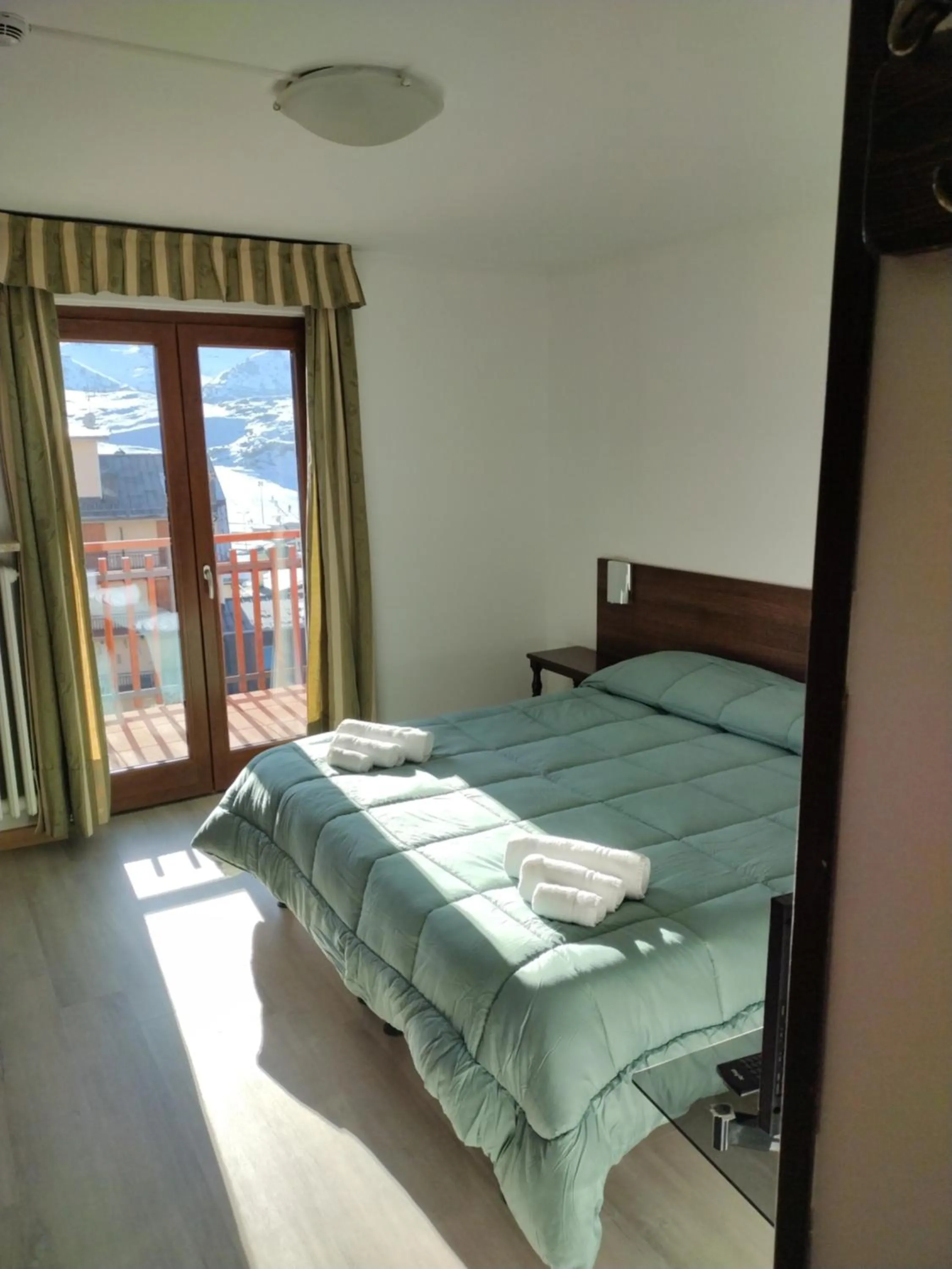 Mountain view, Bed in Hotel Galassia