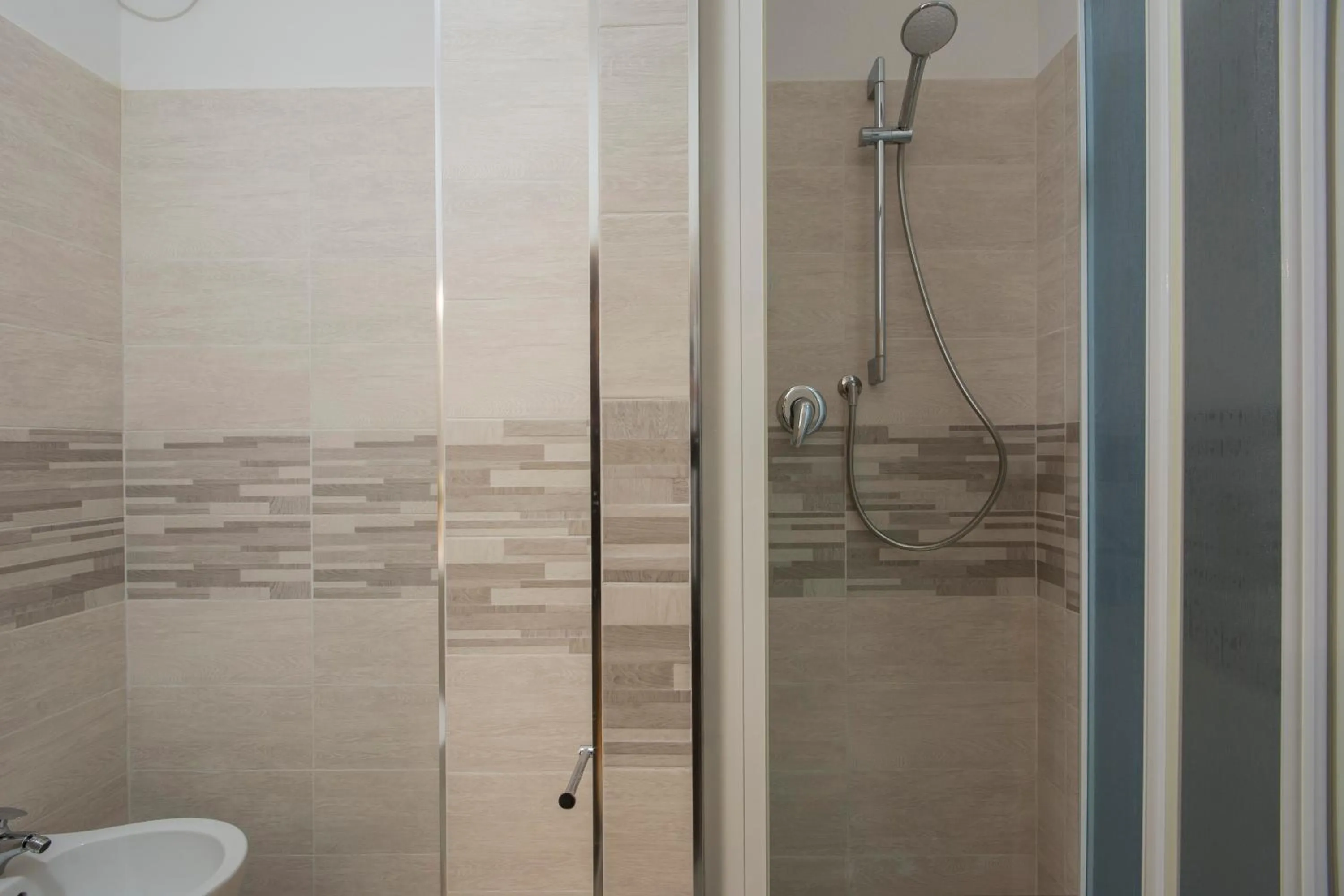 Shower in Bed & Breakfast Profumo D'Estate