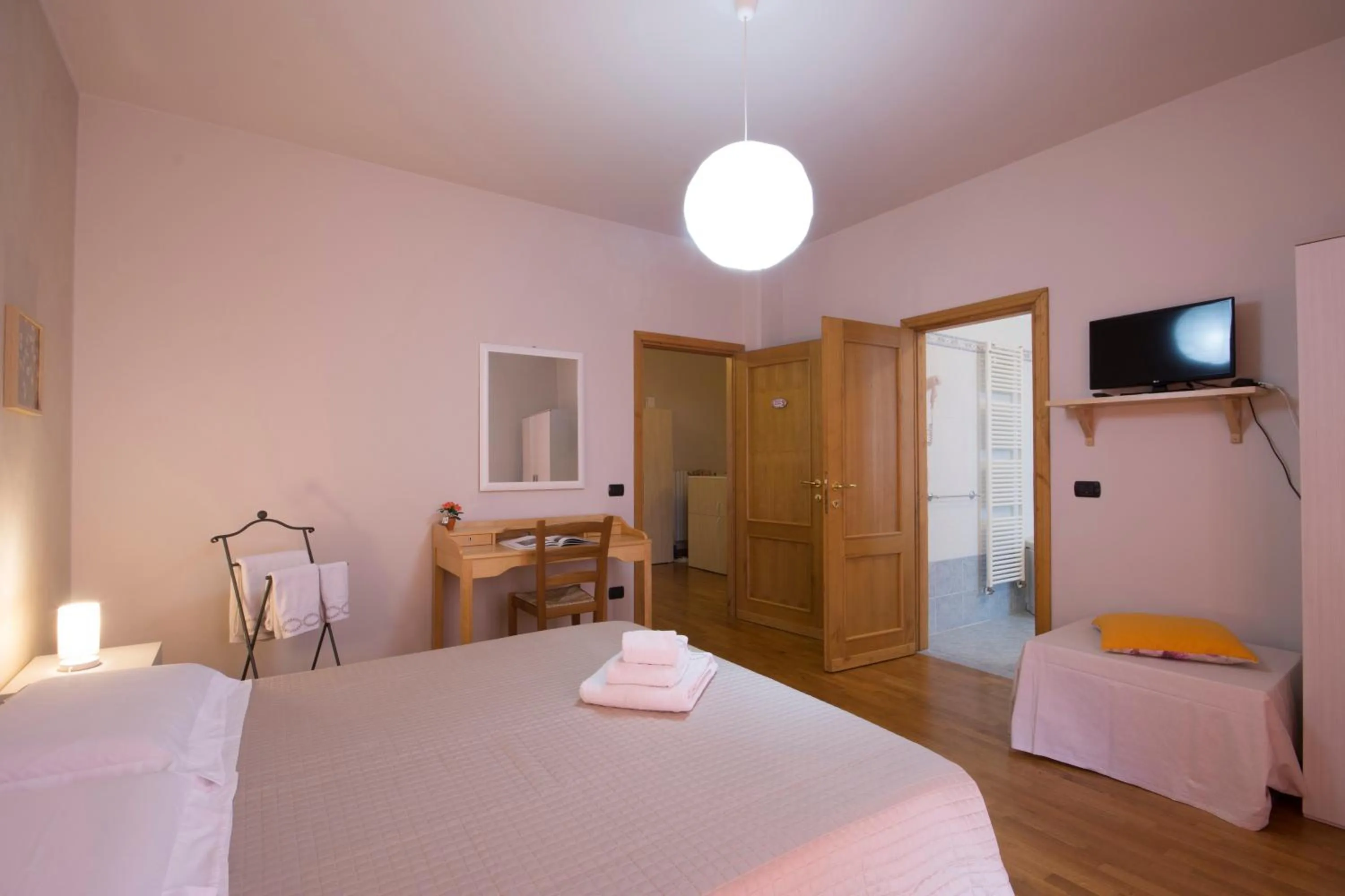 TV and multimedia, Bed in Bed & Breakfast Profumo D'Estate