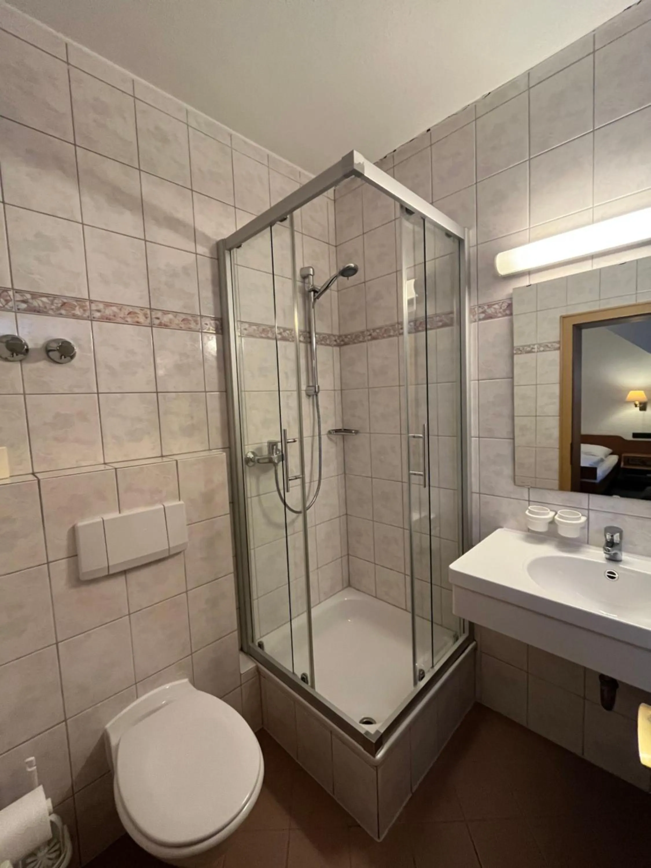 Shower in Hotel Wolfsjäger