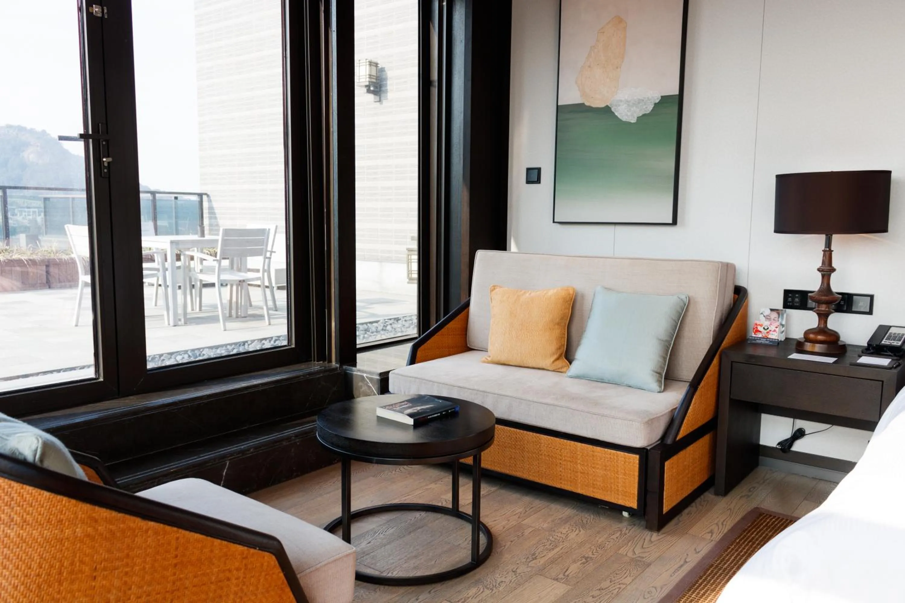 Living room in Hilton Ningbo Dongqian Lake