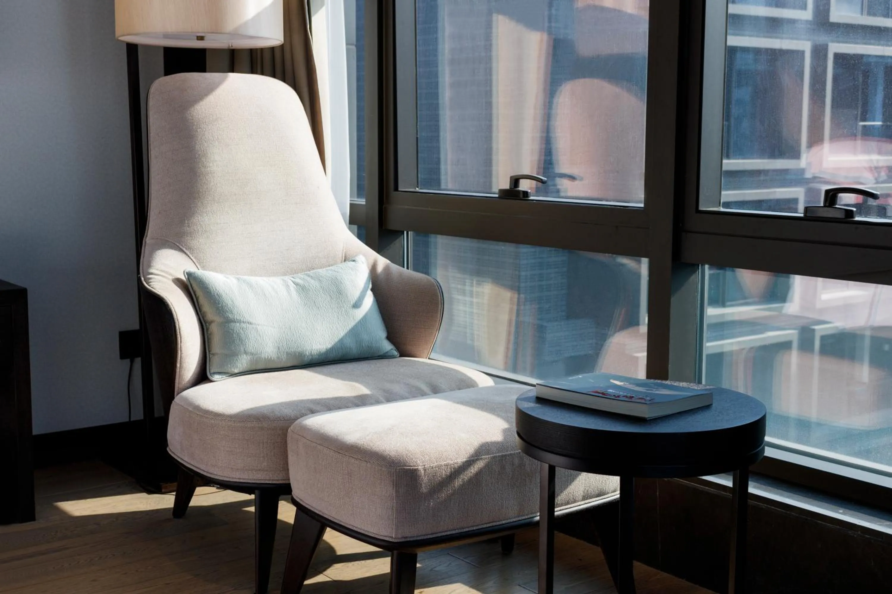 Living room in Hilton Ningbo Dongqian Lake