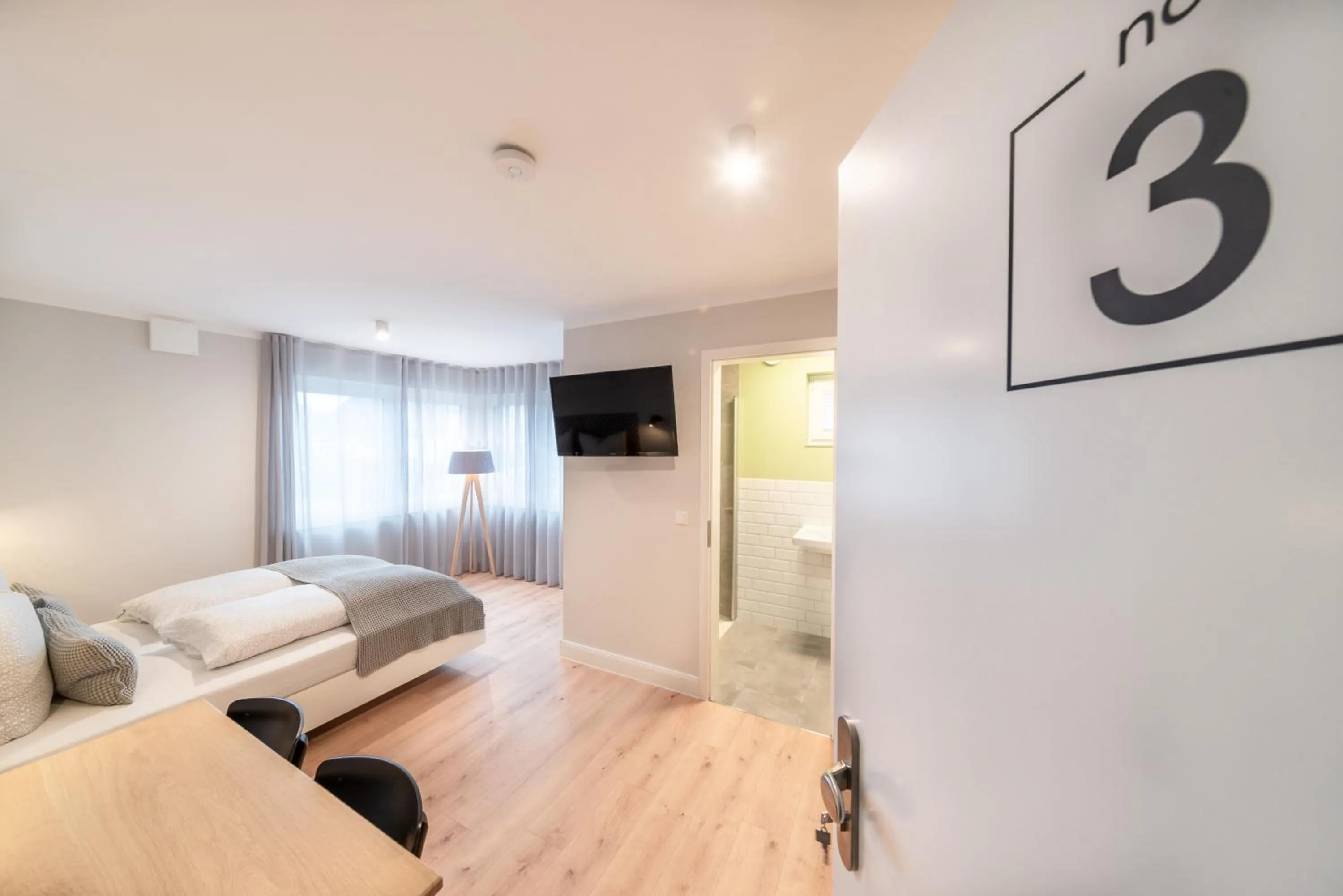 Photo of the whole room, Bed in The Woodmans Airport Boardinghouse