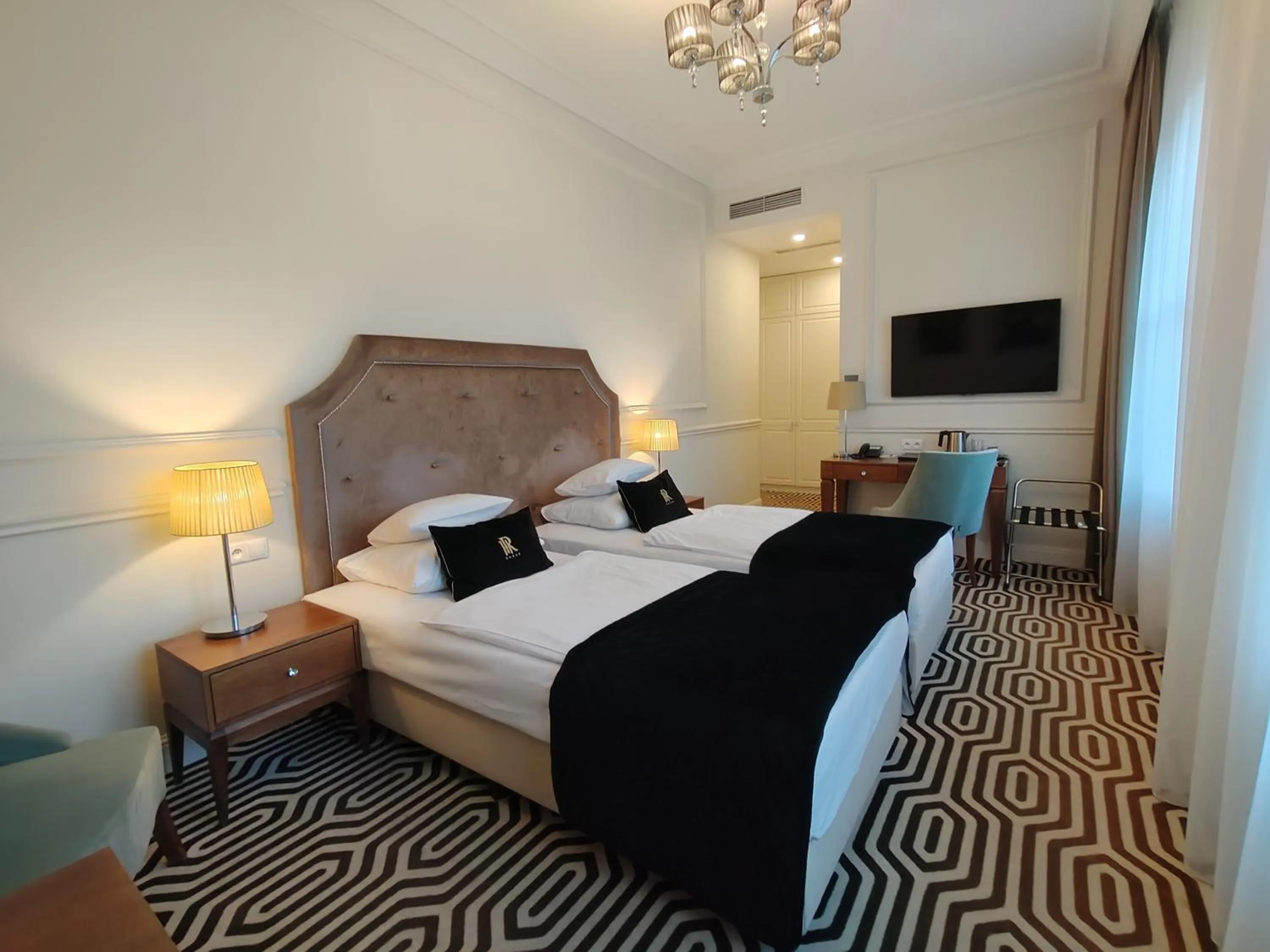 Bed in Hotel Royal & Spa