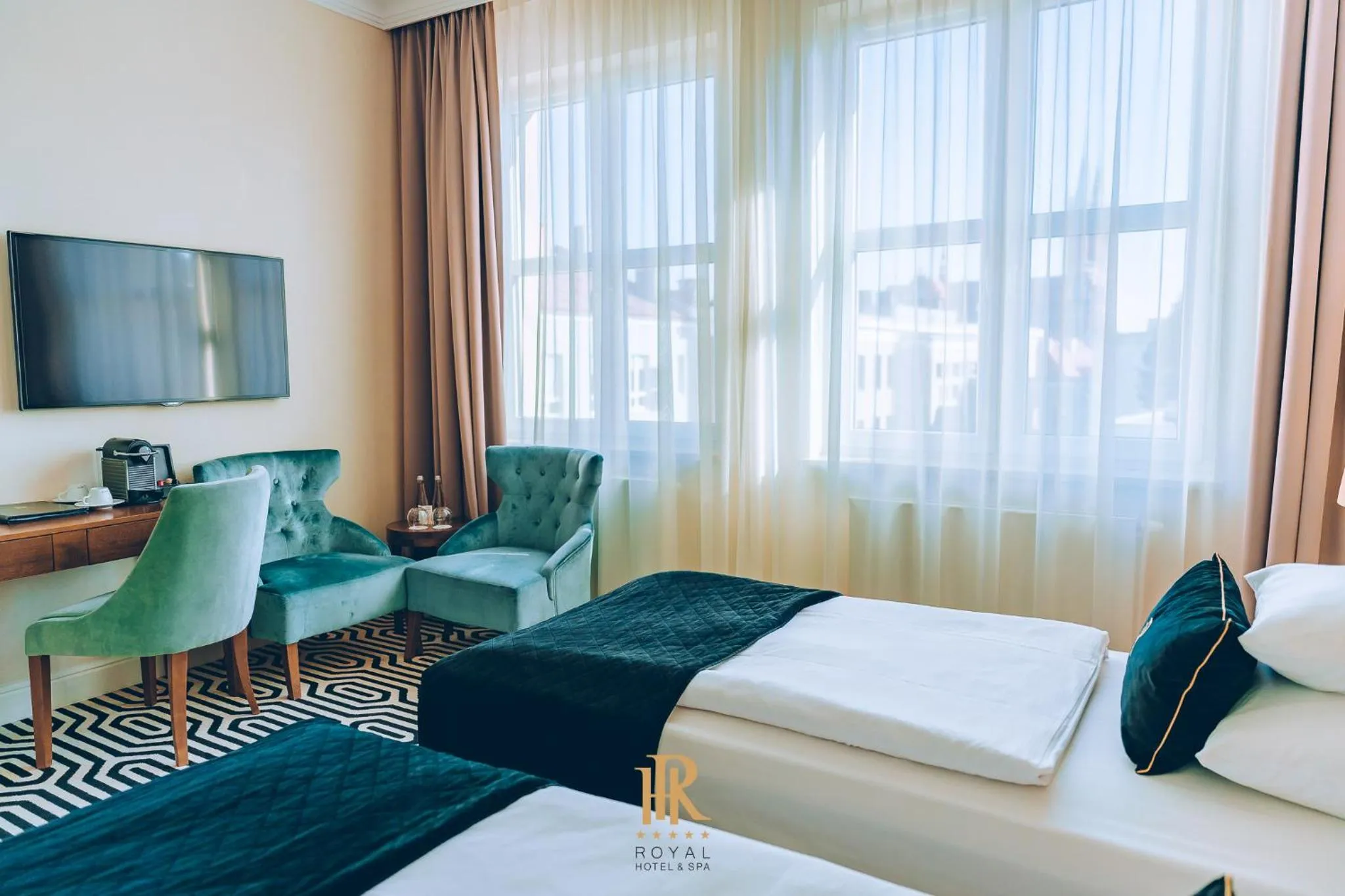 Bed in Hotel Royal & Spa